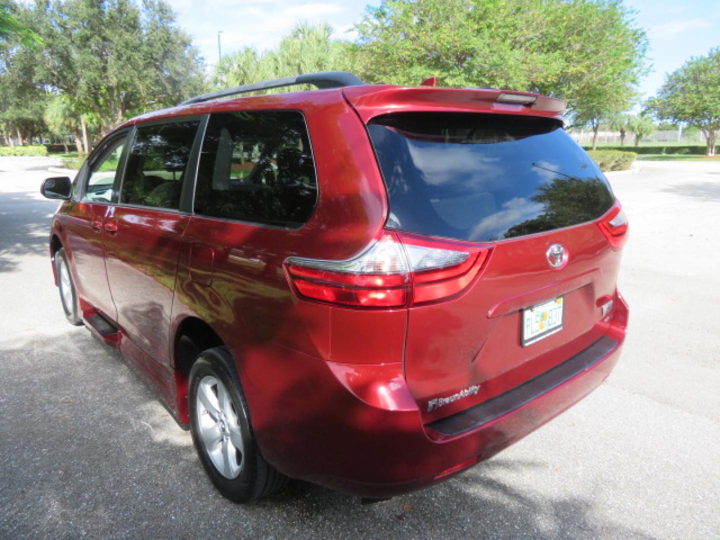 2020 Red /Gray Toyota Sienna LE 8-Passenger (5TDKZ3DC9LS) with an 3.5L V6 EFI DOHC 24V engine, 8A transmission, located at 4301 Oak Circle #19, Boca Raton, FL, 33431, (954) 561-2499, 26.388472, -80.084045 - Photo#22