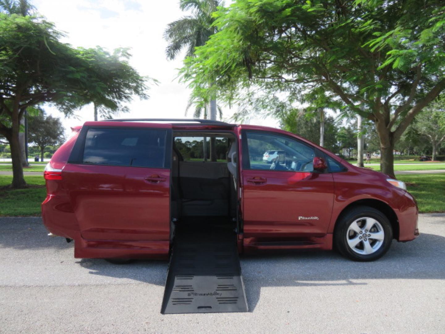 2020 Red /Gray Toyota Sienna LE 8-Passenger (5TDKZ3DC9LS) with an 3.5L V6 EFI DOHC 24V engine, 8A transmission, located at 4301 Oak Circle #19, Boca Raton, FL, 33431, (954) 561-2499, 26.388472, -80.084045 - Photo#33