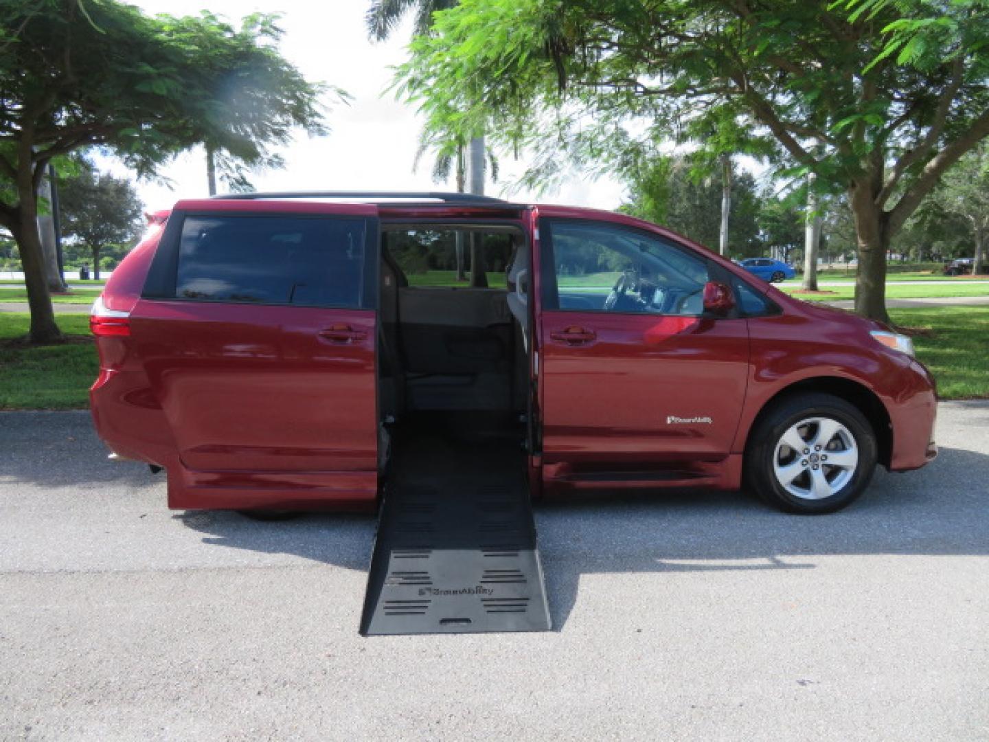 2020 Red /Gray Toyota Sienna LE 8-Passenger (5TDKZ3DC9LS) with an 3.5L V6 EFI DOHC 24V engine, 8A transmission, located at 4301 Oak Circle #19, Boca Raton, FL, 33431, (954) 561-2499, 26.388472, -80.084045 - Photo#35
