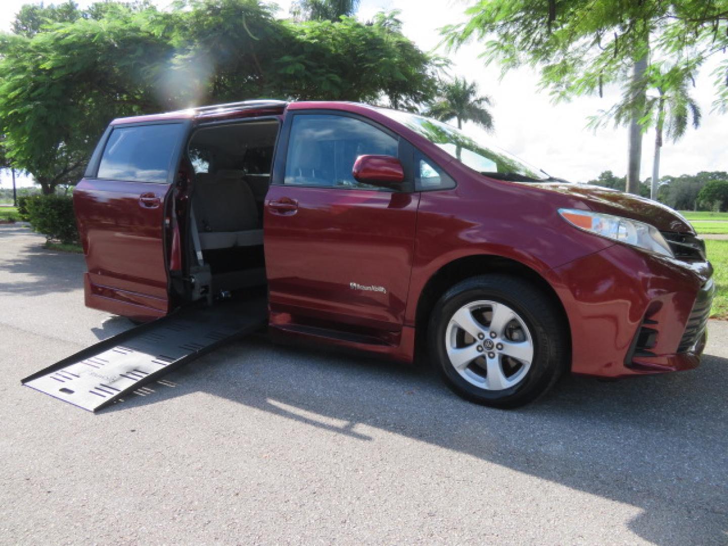 2020 Red /Gray Toyota Sienna LE 8-Passenger (5TDKZ3DC9LS) with an 3.5L V6 EFI DOHC 24V engine, 8A transmission, located at 4301 Oak Circle #19, Boca Raton, FL, 33431, (954) 561-2499, 26.388472, -80.084045 - Photo#1