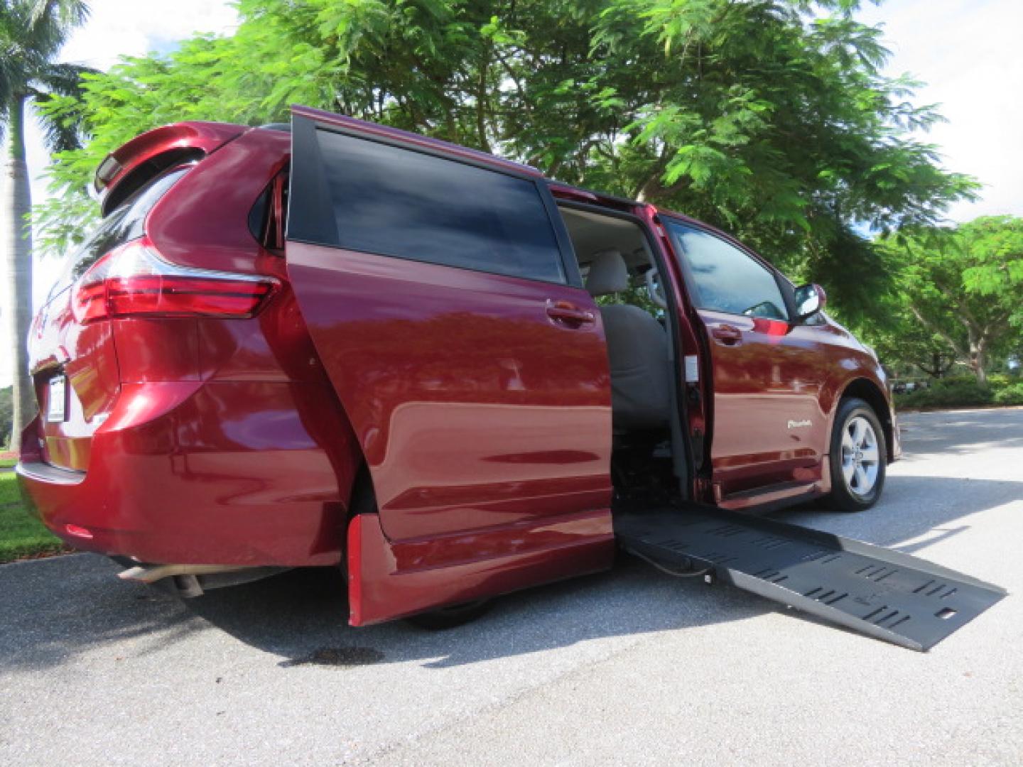 2020 Red /Gray Toyota Sienna LE 8-Passenger (5TDKZ3DC9LS) with an 3.5L V6 EFI DOHC 24V engine, 8A transmission, located at 4301 Oak Circle #19, Boca Raton, FL, 33431, (954) 561-2499, 26.388472, -80.084045 - Photo#39