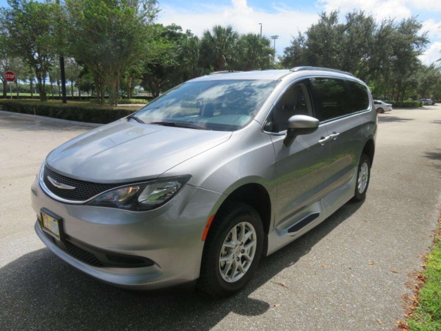 2021 Chrysler Voyager LXI (2C4RC1DG8MR) with an 3.6L V6 DOHC 24V engine, 9A transmission, located at 4301 Oak Circle #19, Boca Raton, FL, 33431, (954) 561-2499, 26.388472, -80.084045 - Photo#22