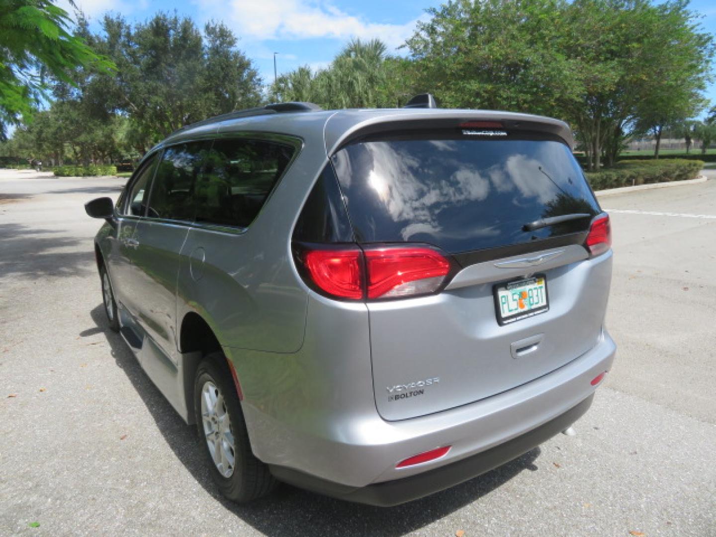2021 Chrysler Voyager LXI (2C4RC1DG8MR) with an 3.6L V6 DOHC 24V engine, 9A transmission, located at 4301 Oak Circle #19, Boca Raton, FL, 33431, (954) 561-2499, 26.388472, -80.084045 - Photo#24