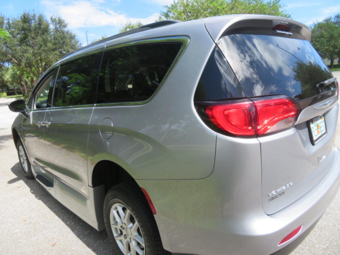 2021 Chrysler Voyager LXI (2C4RC1DG8MR) with an 3.6L V6 DOHC 24V engine, 9A transmission, located at 4301 Oak Circle #19, Boca Raton, FL, 33431, (954) 561-2499, 26.388472, -80.084045 - Photo#29