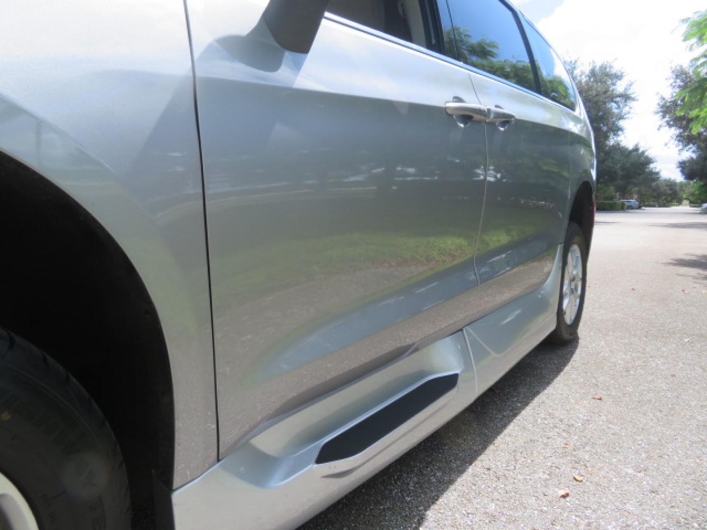 2021 Chrysler Voyager LXI (2C4RC1DG8MR) with an 3.6L V6 DOHC 24V engine, 9A transmission, located at 4301 Oak Circle #19, Boca Raton, FL, 33431, (954) 561-2499, 26.388472, -80.084045 - Photo#31
