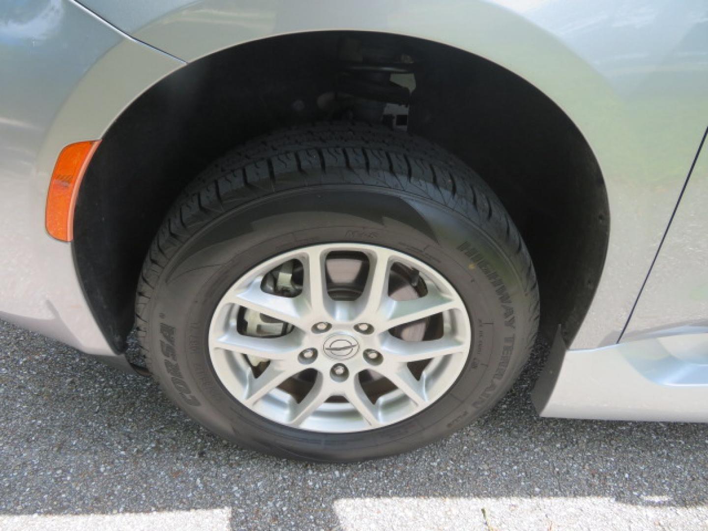 2021 Chrysler Voyager LXI (2C4RC1DG8MR) with an 3.6L V6 DOHC 24V engine, 9A transmission, located at 4301 Oak Circle #19, Boca Raton, FL, 33431, (954) 561-2499, 26.388472, -80.084045 - Photo#32