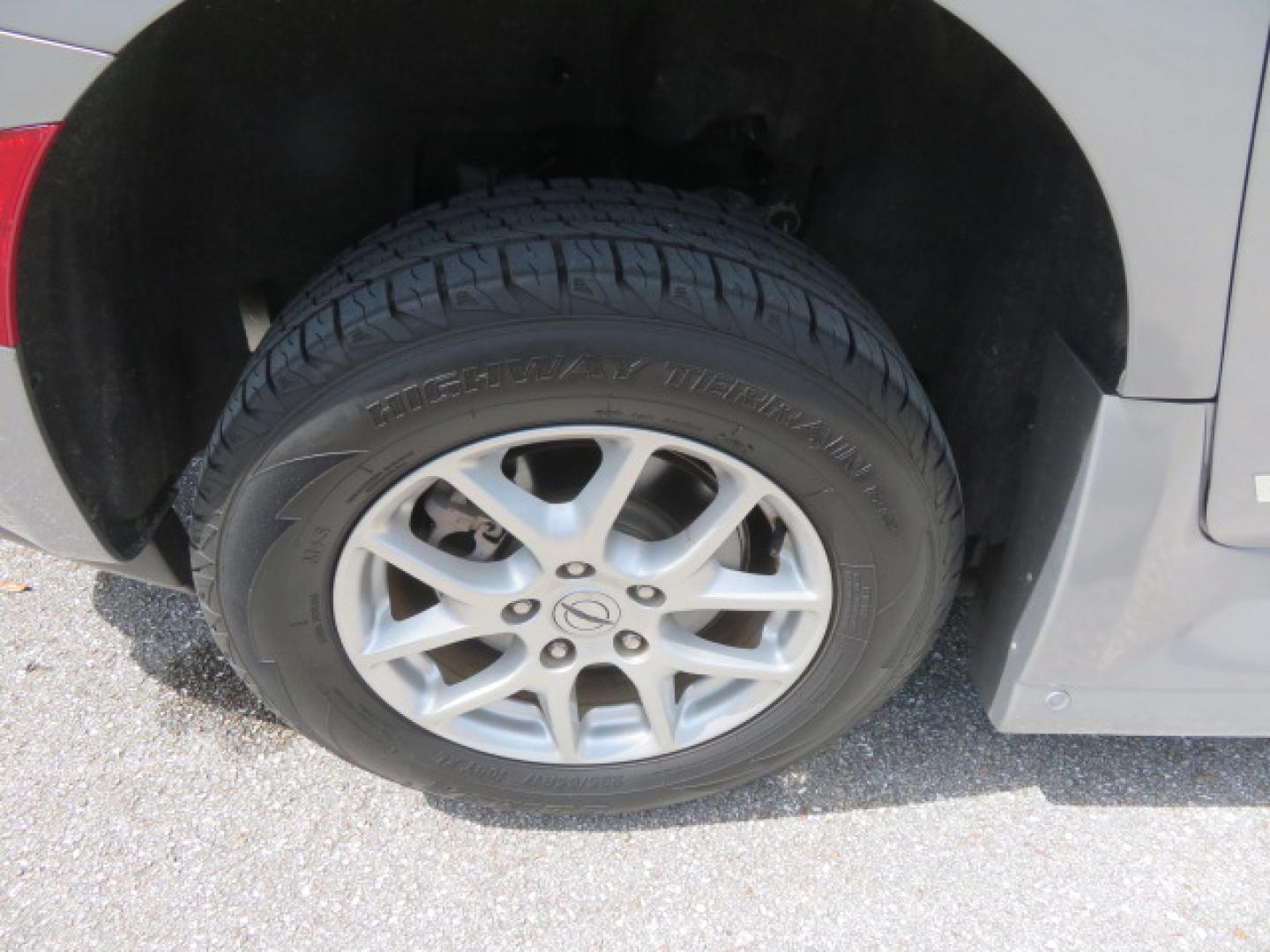 2021 Chrysler Voyager LXI (2C4RC1DG8MR) with an 3.6L V6 DOHC 24V engine, 9A transmission, located at 4301 Oak Circle #19, Boca Raton, FL, 33431, (954) 561-2499, 26.388472, -80.084045 - Photo#34