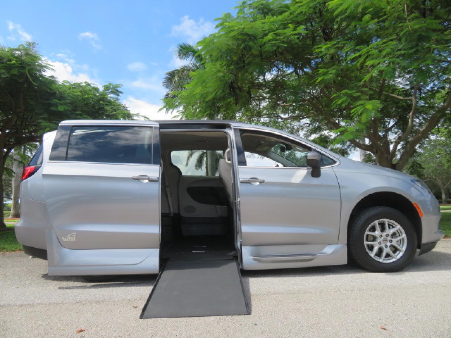 2021 Chrysler Voyager LXI (2C4RC1DG8MR) with an 3.6L V6 DOHC 24V engine, 9A transmission, located at 4301 Oak Circle #19, Boca Raton, FL, 33431, (954) 561-2499, 26.388472, -80.084045 - Photo#1