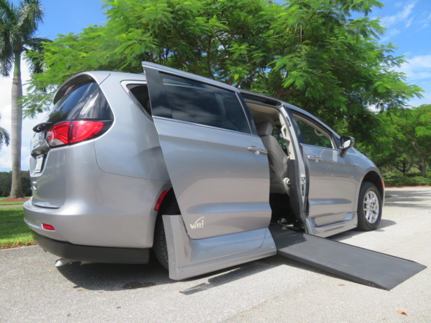 2021 Chrysler Voyager LXI (2C4RC1DG8MR) with an 3.6L V6 DOHC 24V engine, 9A transmission, located at 4301 Oak Circle #19, Boca Raton, FL, 33431, (954) 561-2499, 26.388472, -80.084045 - Photo#2