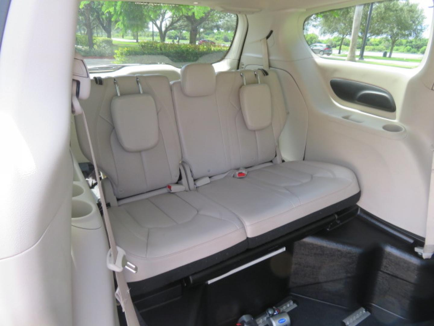 2021 Chrysler Voyager LXI (2C4RC1DG8MR) with an 3.6L V6 DOHC 24V engine, 9A transmission, located at 4301 Oak Circle #19, Boca Raton, FL, 33431, (954) 561-2499, 26.388472, -80.084045 - Photo#44