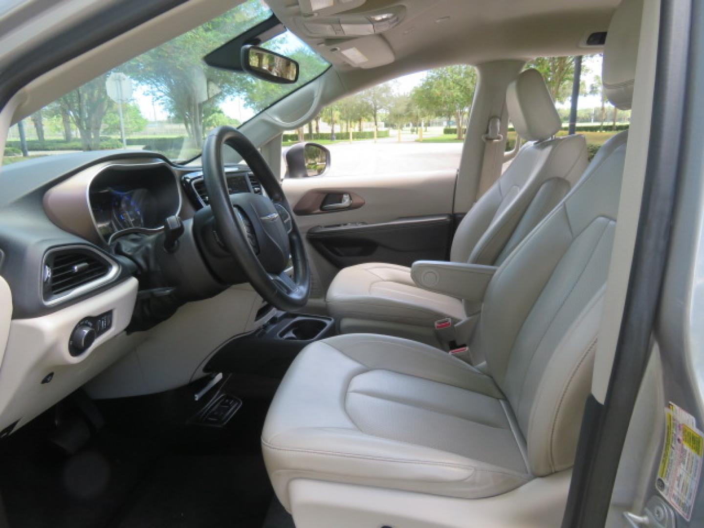 2021 Chrysler Voyager LXI (2C4RC1DG8MR) with an 3.6L V6 DOHC 24V engine, 9A transmission, located at 4301 Oak Circle #19, Boca Raton, FL, 33431, (954) 561-2499, 26.388472, -80.084045 - Photo#58