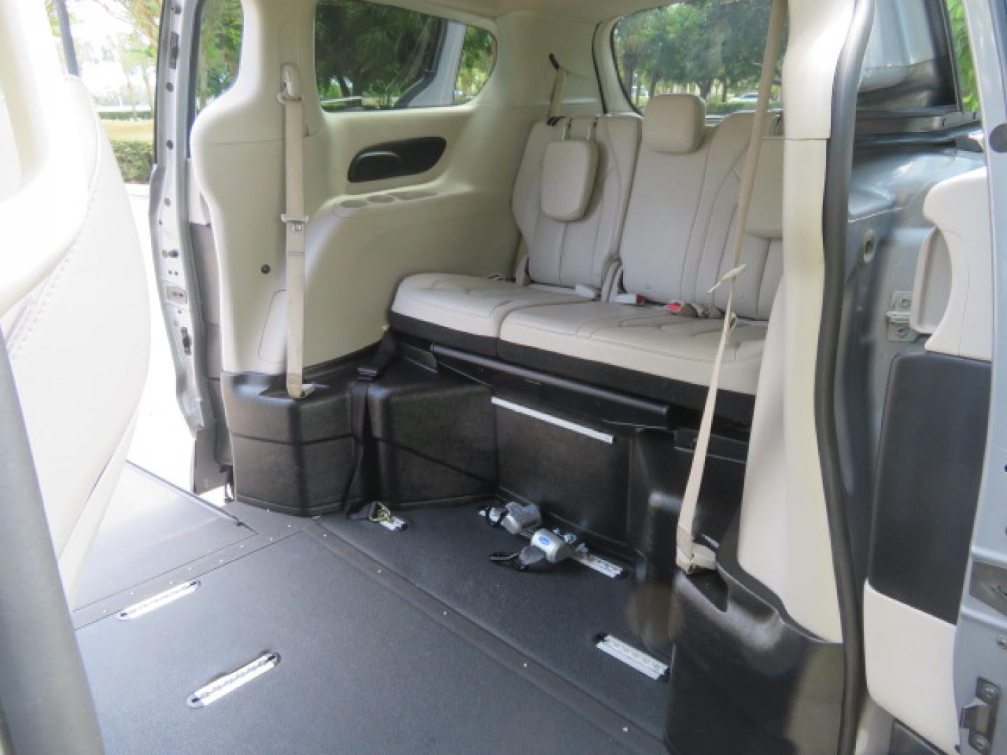 2021 Chrysler Voyager LXI (2C4RC1DG8MR) with an 3.6L V6 DOHC 24V engine, 9A transmission, located at 4301 Oak Circle #19, Boca Raton, FL, 33431, (954) 561-2499, 26.388472, -80.084045 - Photo#60