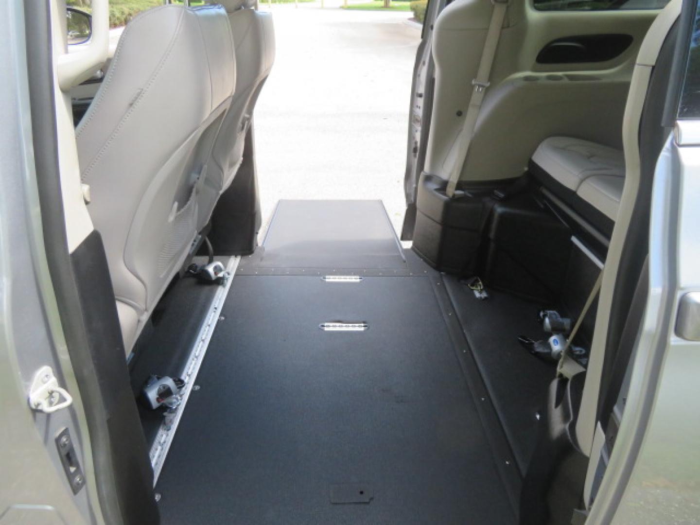 2021 Chrysler Voyager LXI (2C4RC1DG8MR) with an 3.6L V6 DOHC 24V engine, 9A transmission, located at 4301 Oak Circle #19, Boca Raton, FL, 33431, (954) 561-2499, 26.388472, -80.084045 - Photo#61