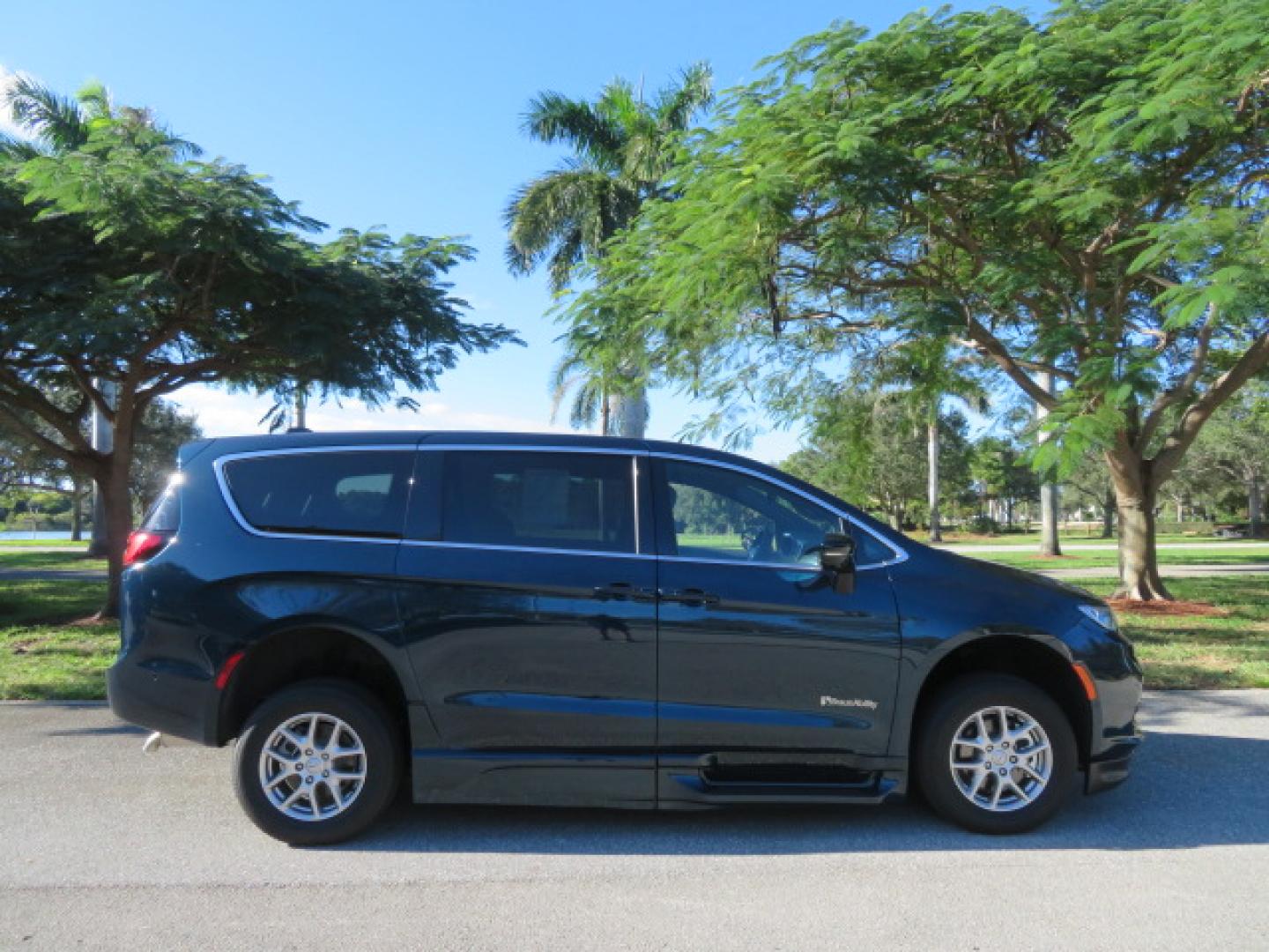 2025 Dark Blue /Black Chrysler Pacifica Select (2C4RC1BG1SR) with an 3.6L V6 DOHC 24V engine, 9A transmission, located at 4301 Oak Circle #19, Boca Raton, FL, 33431, (954) 561-2499, 26.388472, -80.084045 - 2025 CHRYSLER PACIFICA SELECT BRAUNABILITY XT HANDICAP WHEELCHAIR CONVERSION Brand New Van with a 6 Way Driver's Transfer Seat Installed. Fully Loaded. Priced way below MSRP! This is a steal! Please Call or Text us at 954-561-2499. ? Brand New BraunAbility Pacifica XT Priced to Move! ? Stop sett - Photo#32