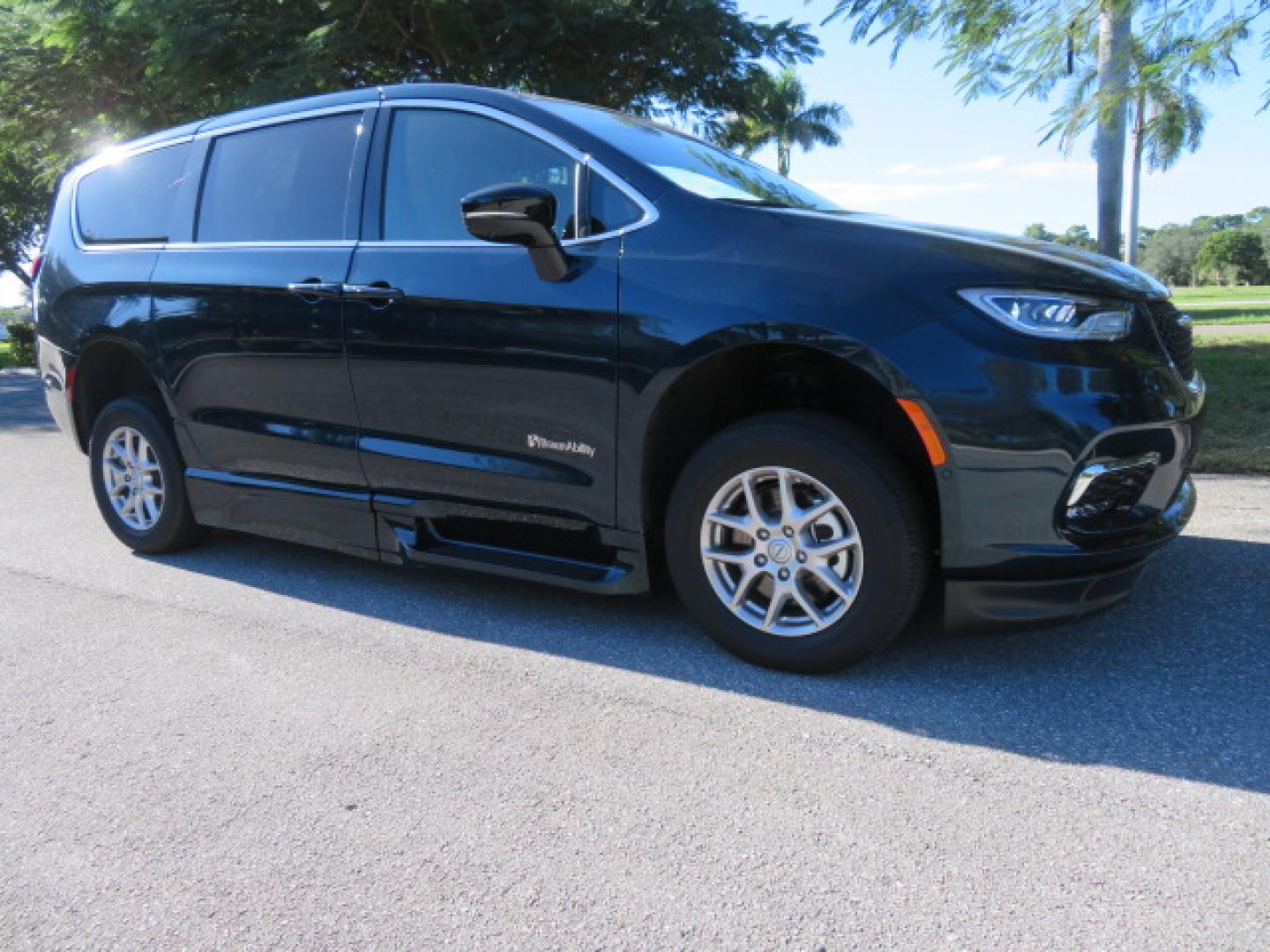 2025 Dark Blue /Black Chrysler Pacifica Select (2C4RC1BG1SR) with an 3.6L V6 DOHC 24V engine, 9A transmission, located at 4301 Oak Circle #19, Boca Raton, FL, 33431, (954) 561-2499, 26.388472, -80.084045 - 2025 CHRYSLER PACIFICA SELECT BRAUNABILITY XT HANDICAP WHEELCHAIR CONVERSION Brand New Van with a 6 Way Driver's Transfer Seat Installed. Fully Loaded. Priced way below MSRP! This is a steal! Please Call or Text us at 954-561-2499. ? Brand New BraunAbility Pacifica XT Priced to Move! ? Stop sett - Photo#34