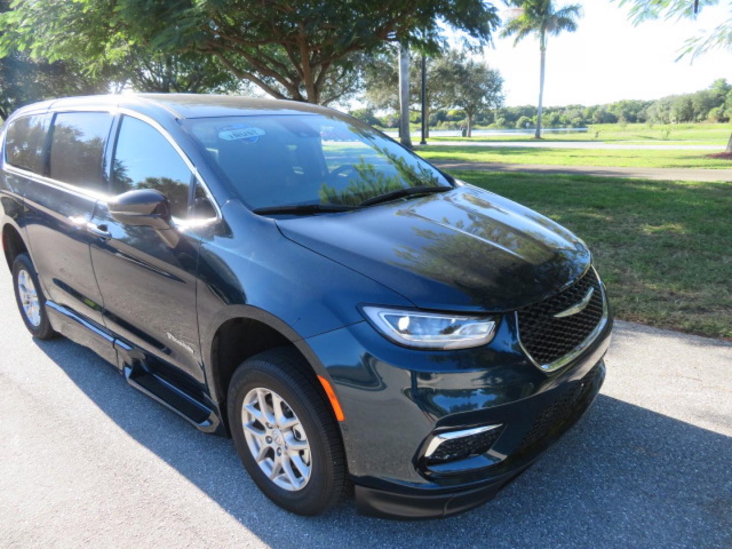 2025 Dark Blue /Black Chrysler Pacifica Select (2C4RC1BG1SR) with an 3.6L V6 DOHC 24V engine, 9A transmission, located at 4301 Oak Circle #19, Boca Raton, FL, 33431, (954) 561-2499, 26.388472, -80.084045 - 2025 CHRYSLER PACIFICA SELECT BRAUNABILITY XT HANDICAP WHEELCHAIR CONVERSION Brand New Van with a 6 Way Driver's Transfer Seat Installed. Fully Loaded. Priced way below MSRP! This is a steal! Please Call or Text us at 954-561-2499. ? Brand New BraunAbility Pacifica XT Priced to Move! ? Stop sett - Photo#45