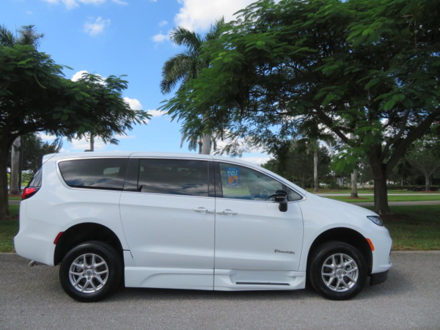 2024 White /Black Chrysler Pacifica Touring L (2C4RC1BG3RR) with an 3.6L V6 DOHC 24V engine, 9A transmission, located at 4301 Oak Circle #19, Boca Raton, FL, 33431, (954) 561-2499, 26.388472, -80.084045 - Certified Pre-Owned BraunAbility Chrysler Pacifica - Backed by a 7-Year/100K Mile Warranty! Experience the road with unmatched independence in this beautifully maintained, white Chrysler Pacifica minivan, professionally converted by BraunAbility. This vehicle isn't just pre-owned—it's Certified - Photo#1