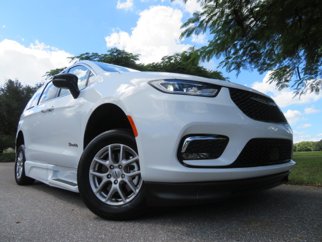 photo of 2024 Chrysler Pacifica Touring L Braunability XT Handicap Wheelchair Conversion Certified Pre-Owned