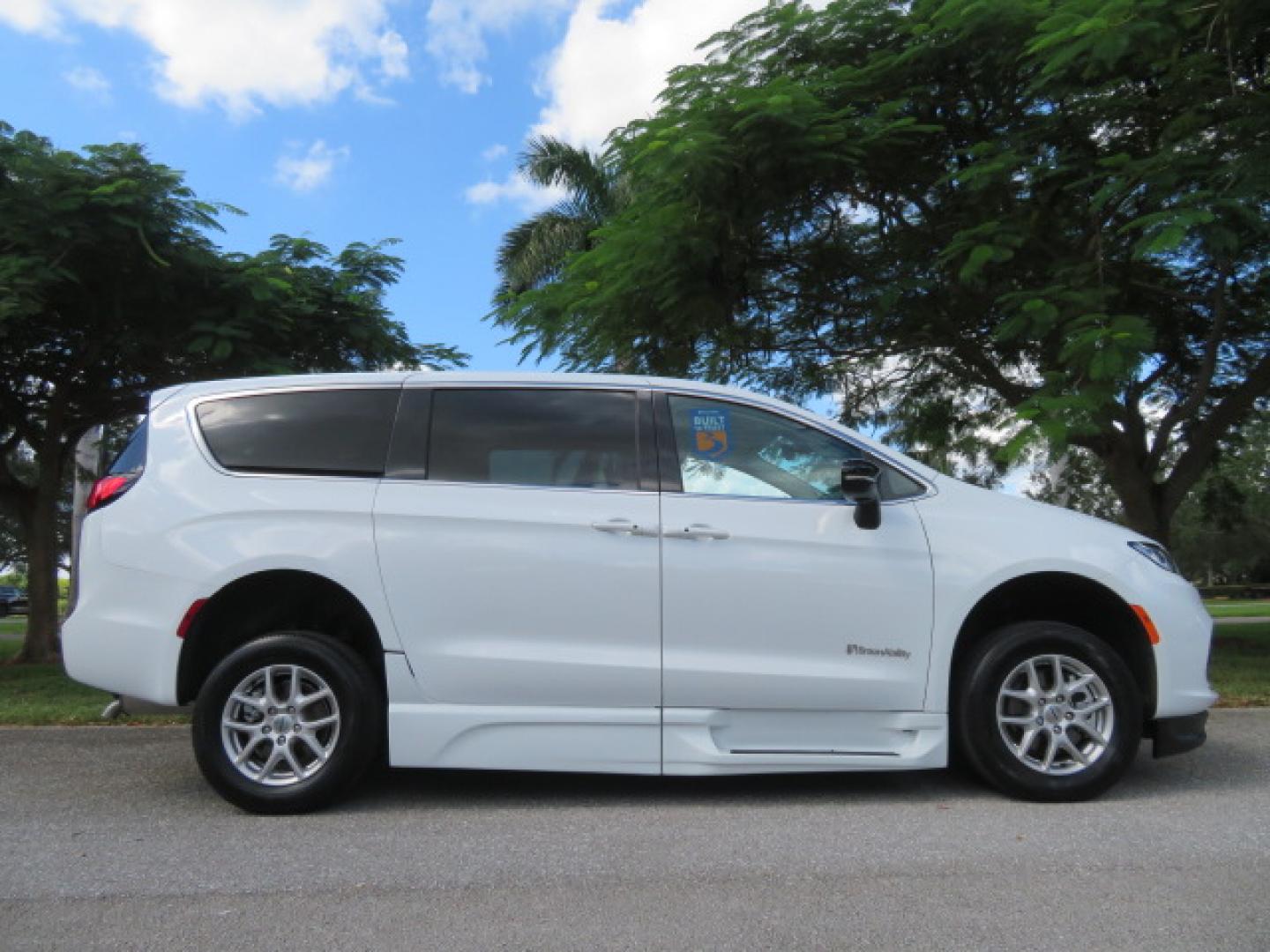 2024 White /Black Chrysler Pacifica Touring L (2C4RC1BG3RR) with an 3.6L V6 DOHC 24V engine, 9A transmission, located at 4301 Oak Circle #19, Boca Raton, FL, 33431, (954) 561-2499, 26.388472, -80.084045 - Certified Pre-Owned BraunAbility Chrysler Pacifica - Backed by a 7-Year/100K Mile Warranty! Experience the road with unmatched independence in this beautifully maintained, white Chrysler Pacifica minivan, professionally converted by BraunAbility. This vehicle isn't just pre-owned—it's Certified - Photo#3