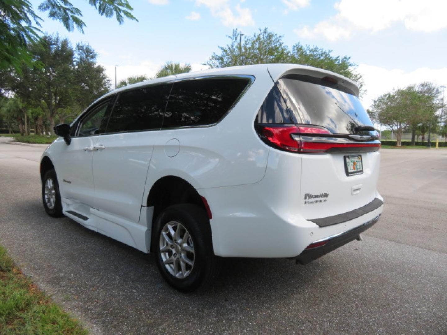 2024 White /Black Chrysler Pacifica Touring L (2C4RC1BG3RR) with an 3.6L V6 DOHC 24V engine, 9A transmission, located at 4301 Oak Circle #19, Boca Raton, FL, 33431, (954) 561-2499, 26.388472, -80.084045 - Certified Pre-Owned BraunAbility Chrysler Pacifica - Backed by a 7-Year/100K Mile Warranty! Experience the road with unmatched independence in this beautifully maintained, white Chrysler Pacifica minivan, professionally converted by BraunAbility. This vehicle isn't just pre-owned—it's Certified - Photo#10