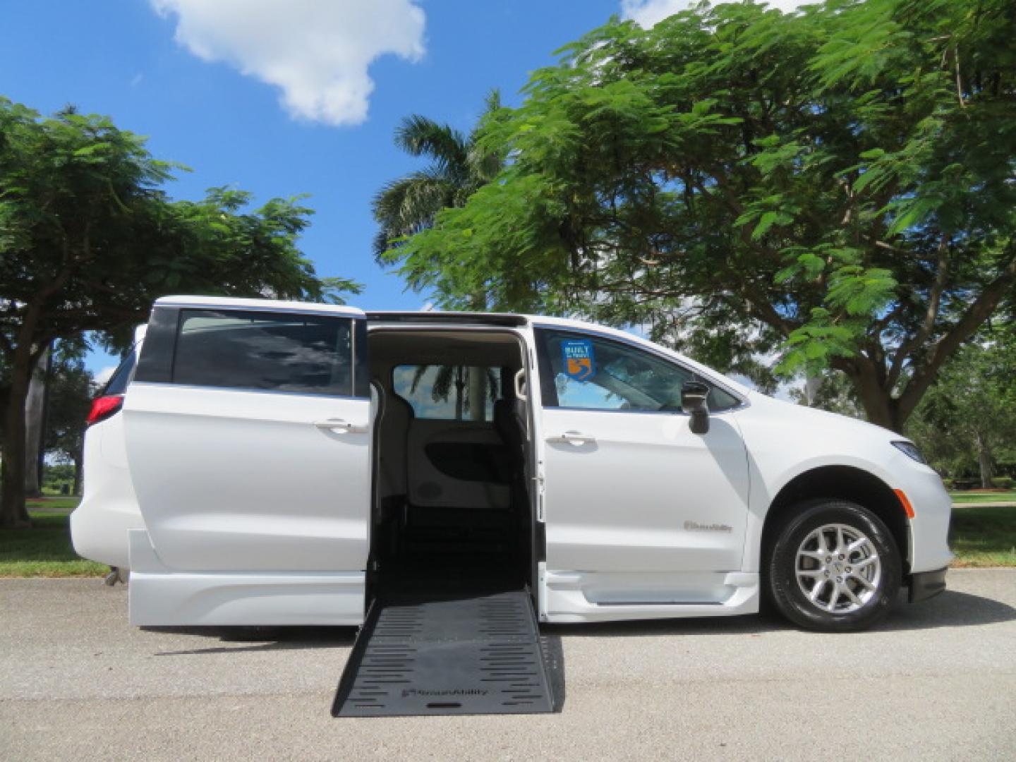 2024 White /Black Chrysler Pacifica Touring L (2C4RC1BG3RR) with an 3.6L V6 DOHC 24V engine, 9A transmission, located at 4301 Oak Circle #19, Boca Raton, FL, 33431, (954) 561-2499, 26.388472, -80.084045 - Certified Pre-Owned BraunAbility Chrysler Pacifica - Backed by a 7-Year/100K Mile Warranty! Experience the road with unmatched independence in this beautifully maintained, white Chrysler Pacifica minivan, professionally converted by BraunAbility. This vehicle isn't just pre-owned—it's Certified - Photo#23