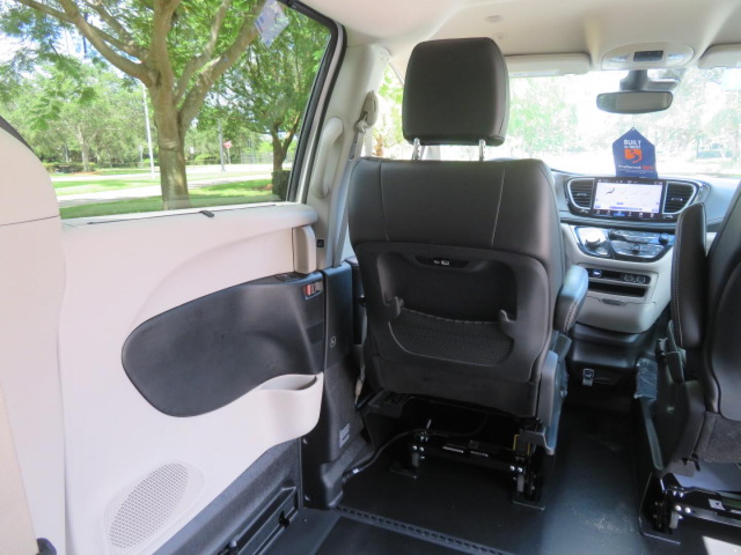 2024 White /Black Chrysler Pacifica Touring L (2C4RC1BG3RR) with an 3.6L V6 DOHC 24V engine, 9A transmission, located at 4301 Oak Circle #19, Boca Raton, FL, 33431, (954) 561-2499, 26.388472, -80.084045 - Certified Pre-Owned BraunAbility Chrysler Pacifica - Backed by a 7-Year/100K Mile Warranty! Experience the road with unmatched independence in this beautifully maintained, white Chrysler Pacifica minivan, professionally converted by BraunAbility. This vehicle isn't just pre-owned—it's Certified - Photo#39