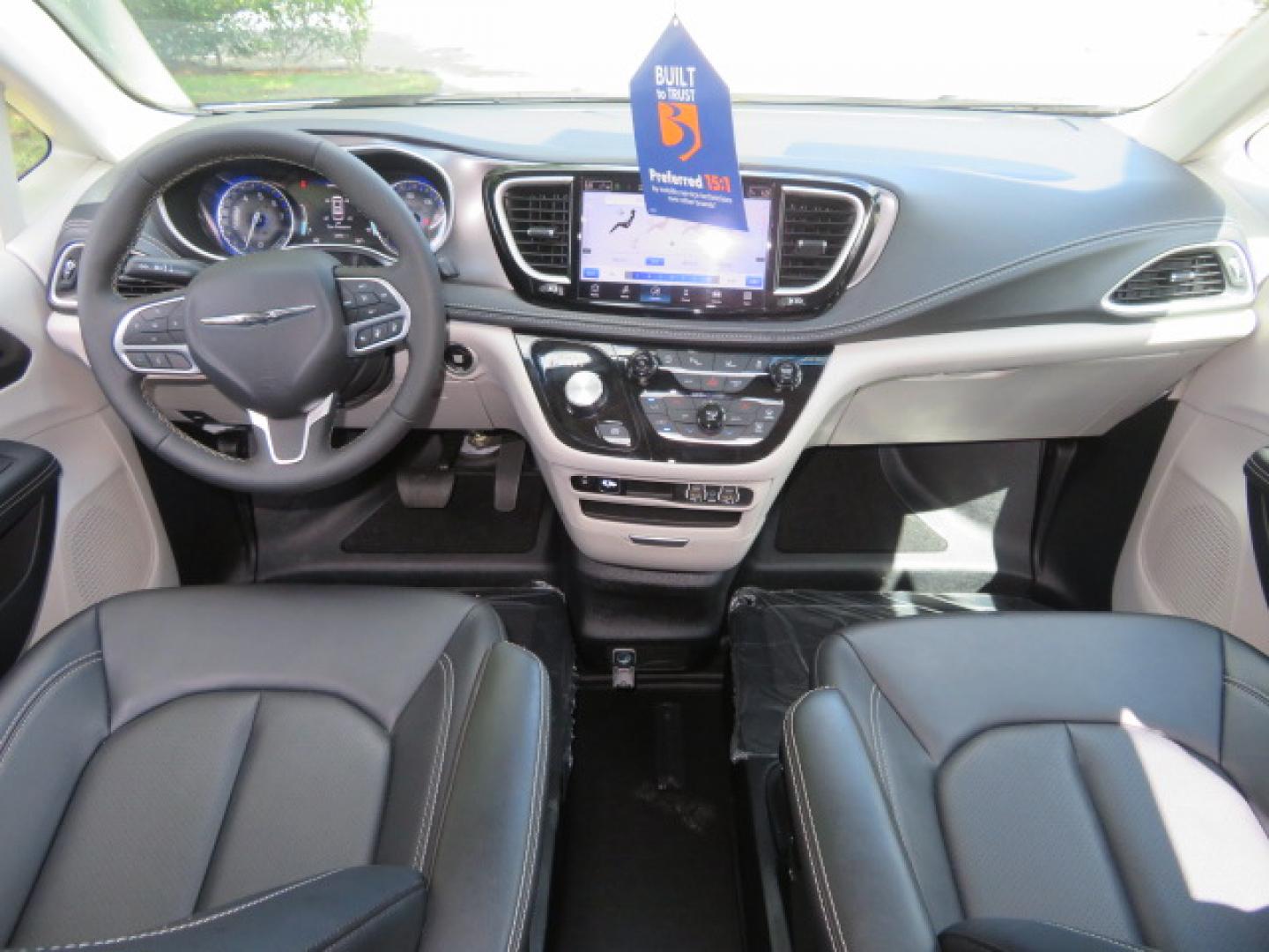 2024 White /Black Chrysler Pacifica Touring L (2C4RC1BG3RR) with an 3.6L V6 DOHC 24V engine, 9A transmission, located at 4301 Oak Circle #19, Boca Raton, FL, 33431, (954) 561-2499, 26.388472, -80.084045 - Certified Pre-Owned BraunAbility Chrysler Pacifica - Backed by a 7-Year/100K Mile Warranty! Experience the road with unmatched independence in this beautifully maintained, white Chrysler Pacifica minivan, professionally converted by BraunAbility. This vehicle isn't just pre-owned—it's Certified - Photo#43