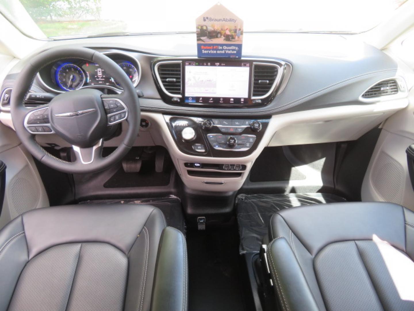 2024 White /Black Chrysler Pacifica Touring L (2C4RC1BG3RR) with an 3.6L V6 DOHC 24V engine, 9A transmission, located at 4301 Oak Circle #19, Boca Raton, FL, 33431, (954) 561-2499, 26.388472, -80.084045 - Certified Pre-Owned BraunAbility Chrysler Pacifica - Backed by a 7-Year/100K Mile Warranty! Experience the road with unmatched independence in this beautifully maintained, white Chrysler Pacifica minivan, professionally converted by BraunAbility. This vehicle isn't just pre-owned—it's Certified - Photo#47