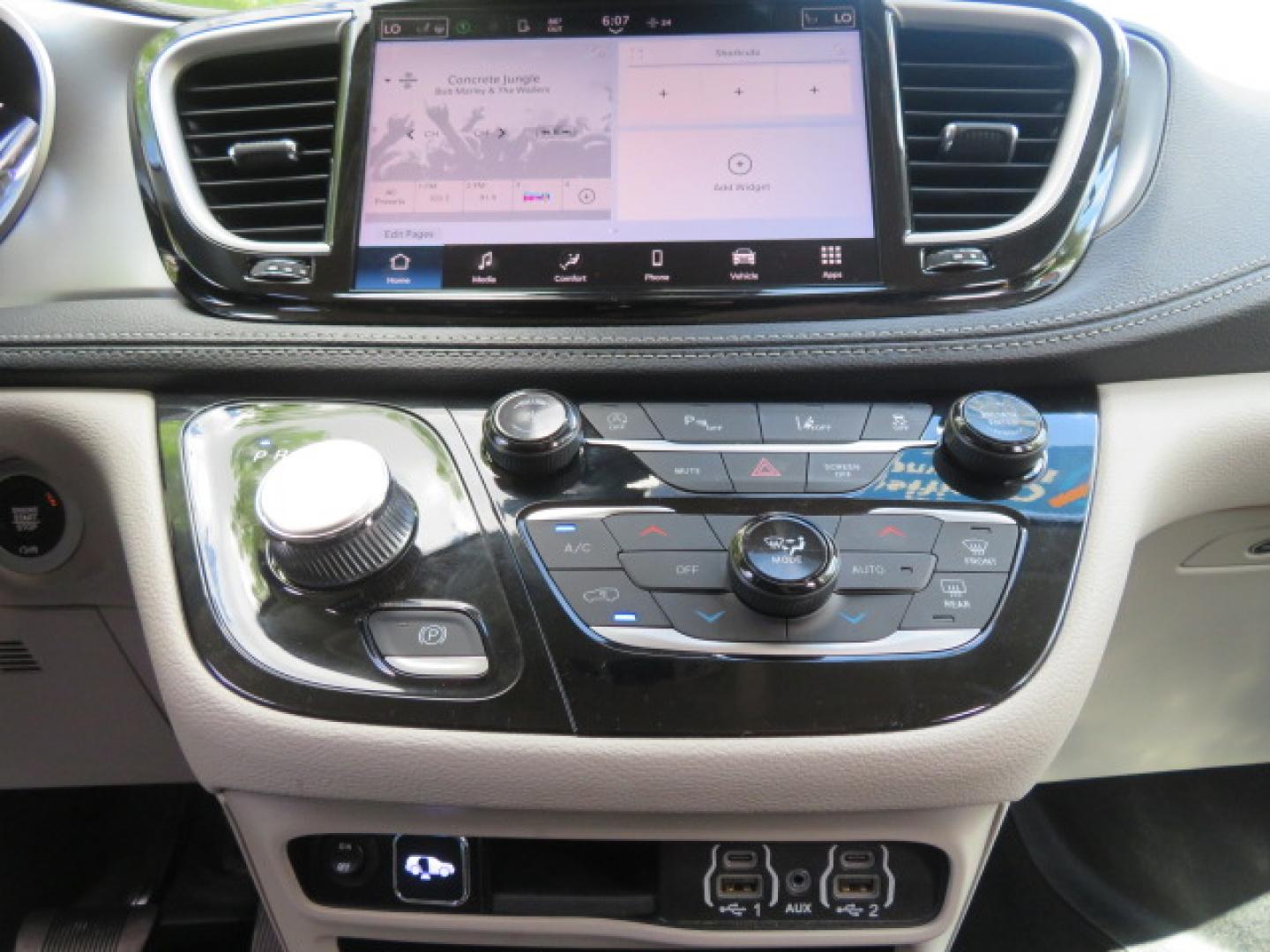 2024 White /Black Chrysler Pacifica Touring L (2C4RC1BG3RR) with an 3.6L V6 DOHC 24V engine, 9A transmission, located at 4301 Oak Circle #19, Boca Raton, FL, 33431, (954) 561-2499, 26.388472, -80.084045 - Certified Pre-Owned BraunAbility Chrysler Pacifica - Backed by a 7-Year/100K Mile Warranty! Experience the road with unmatched independence in this beautifully maintained, white Chrysler Pacifica minivan, professionally converted by BraunAbility. This vehicle isn't just pre-owned—it's Certified - Photo#50