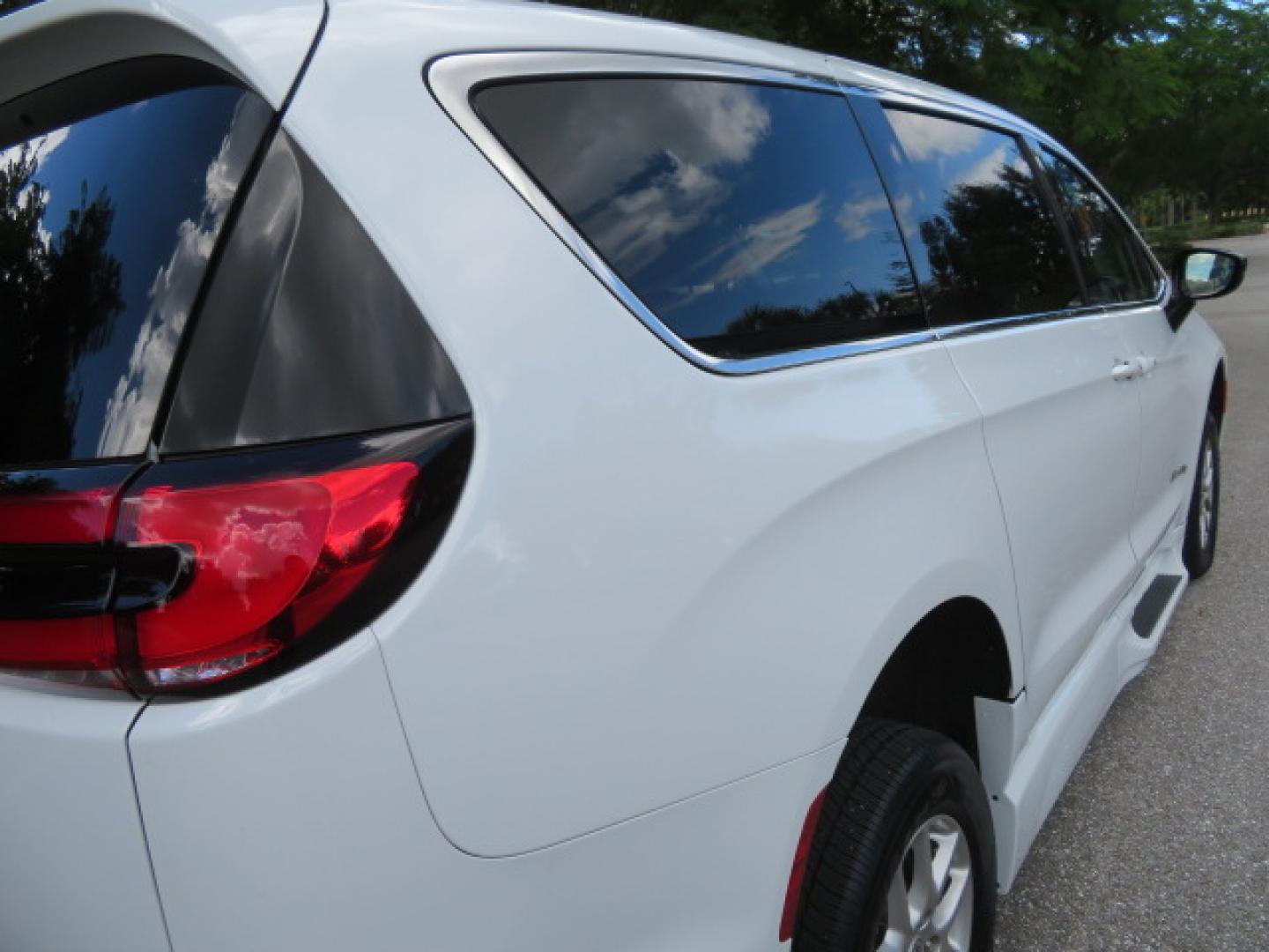 2024 White /Black Chrysler Pacifica Touring L (2C4RC1BG3RR) with an 3.6L V6 DOHC 24V engine, 9A transmission, located at 4301 Oak Circle #19, Boca Raton, FL, 33431, (954) 561-2499, 26.388472, -80.084045 - Certified Pre-Owned BraunAbility Chrysler Pacifica - Backed by a 7-Year/100K Mile Warranty! Experience the road with unmatched independence in this beautifully maintained, white Chrysler Pacifica minivan, professionally converted by BraunAbility. This vehicle isn't just pre-owned—it's Certified - Photo#68