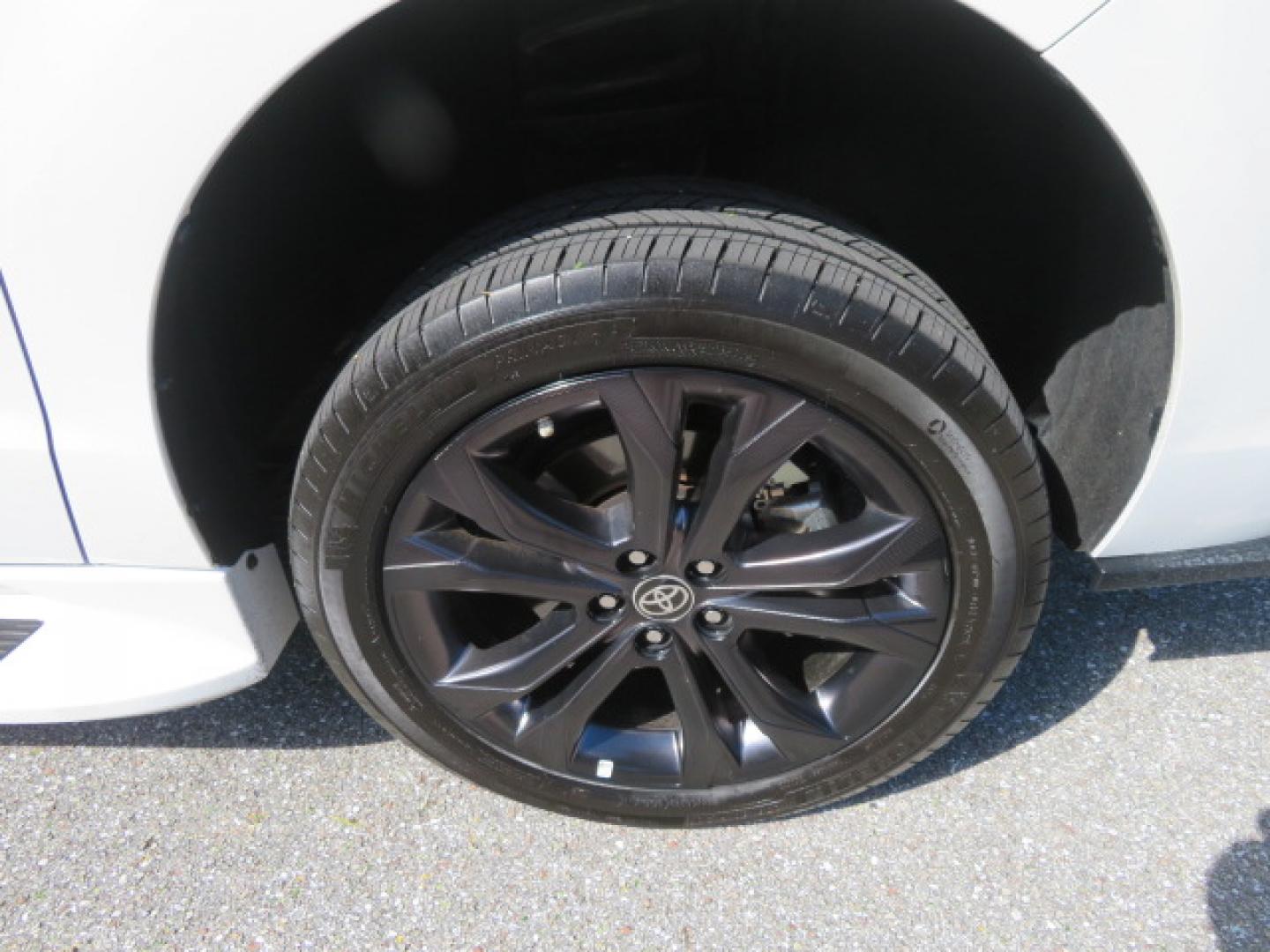 2023 White /Black Toyota Sienna XSE 7-Passenger (5TDXRKEC9PS) with an 2.5L L4 DOHC 16V HYBRID engine, CVT transmission, located at 4301 Oak Circle #19, Boca Raton, FL, 33431, (954) 561-2499, 26.388472, -80.084045 - Photo#26