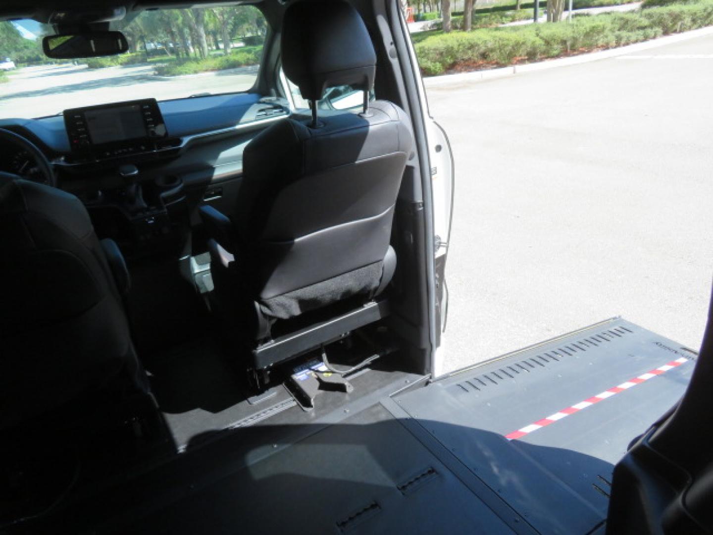 2023 White /Black Toyota Sienna XSE 7-Passenger (5TDXRKEC9PS) with an 2.5L L4 DOHC 16V HYBRID engine, CVT transmission, located at 4301 Oak Circle #19, Boca Raton, FL, 33431, (954) 561-2499, 26.388472, -80.084045 - Photo#46