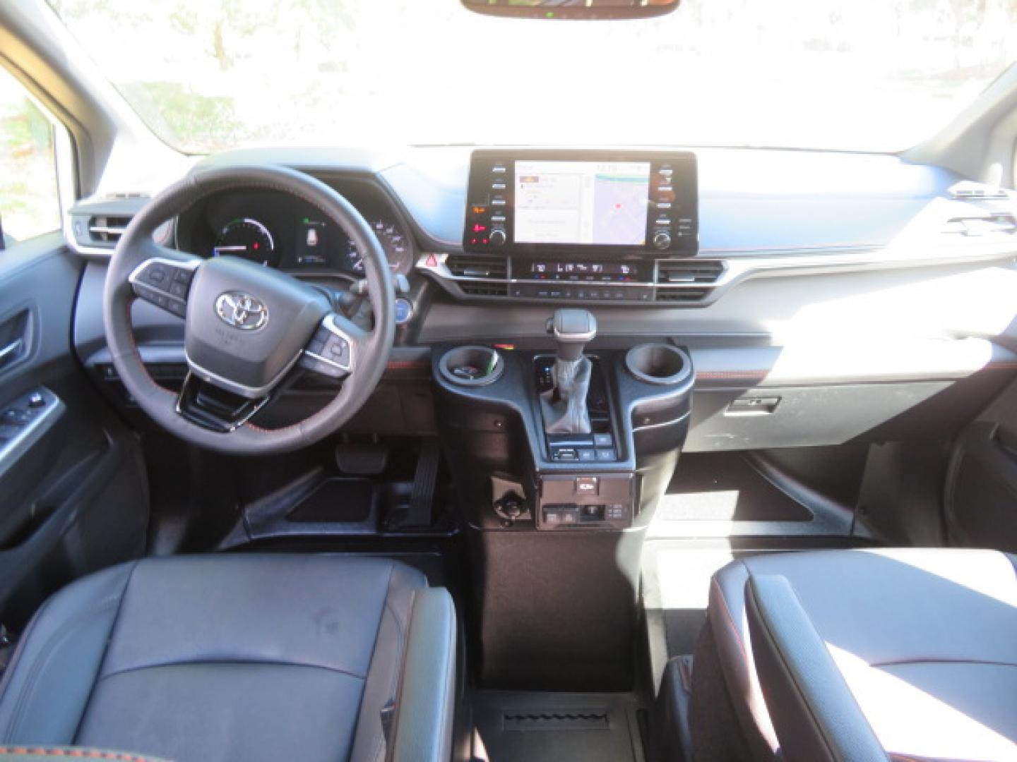 2023 White /Black Toyota Sienna XSE 7-Passenger (5TDXRKEC9PS) with an 2.5L L4 DOHC 16V HYBRID engine, CVT transmission, located at 4301 Oak Circle #19, Boca Raton, FL, 33431, (954) 561-2499, 26.388472, -80.084045 - Photo#47