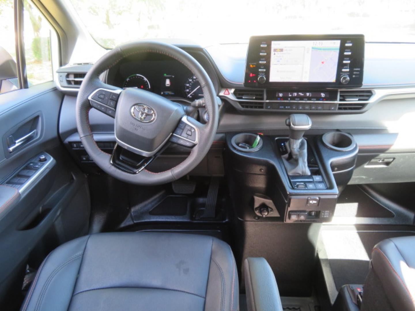 2023 White /Black Toyota Sienna XSE 7-Passenger (5TDXRKEC9PS) with an 2.5L L4 DOHC 16V HYBRID engine, CVT transmission, located at 4301 Oak Circle #19, Boca Raton, FL, 33431, (954) 561-2499, 26.388472, -80.084045 - Photo#49