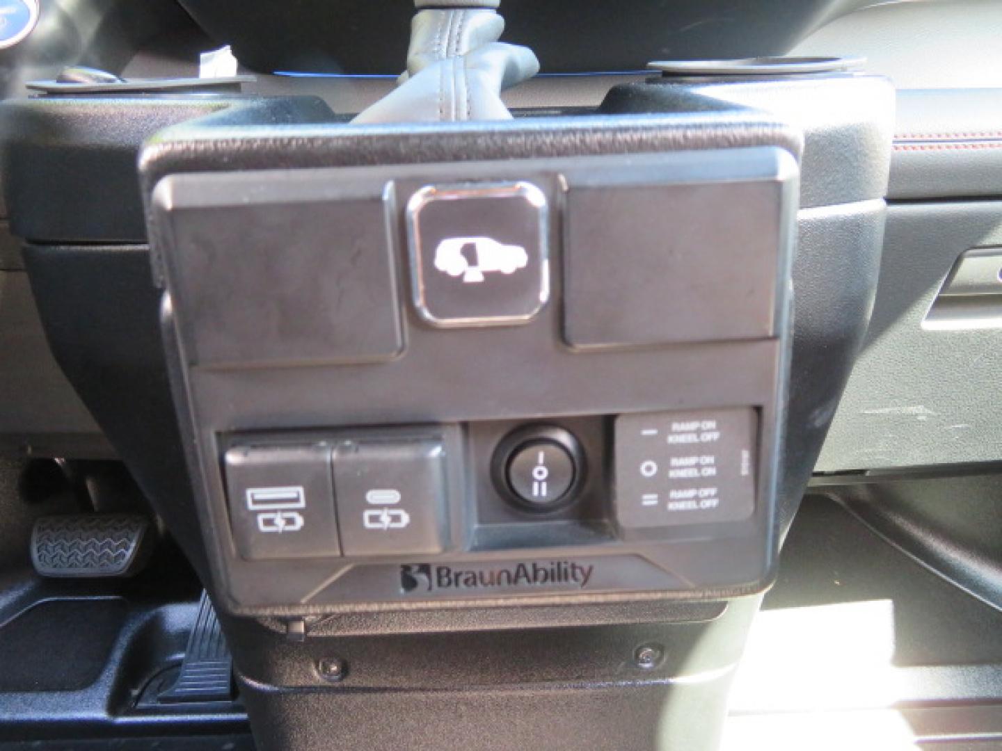 2023 White /Black Toyota Sienna XSE 7-Passenger (5TDXRKEC9PS) with an 2.5L L4 DOHC 16V HYBRID engine, CVT transmission, located at 4301 Oak Circle #19, Boca Raton, FL, 33431, (954) 561-2499, 26.388472, -80.084045 - Photo#52