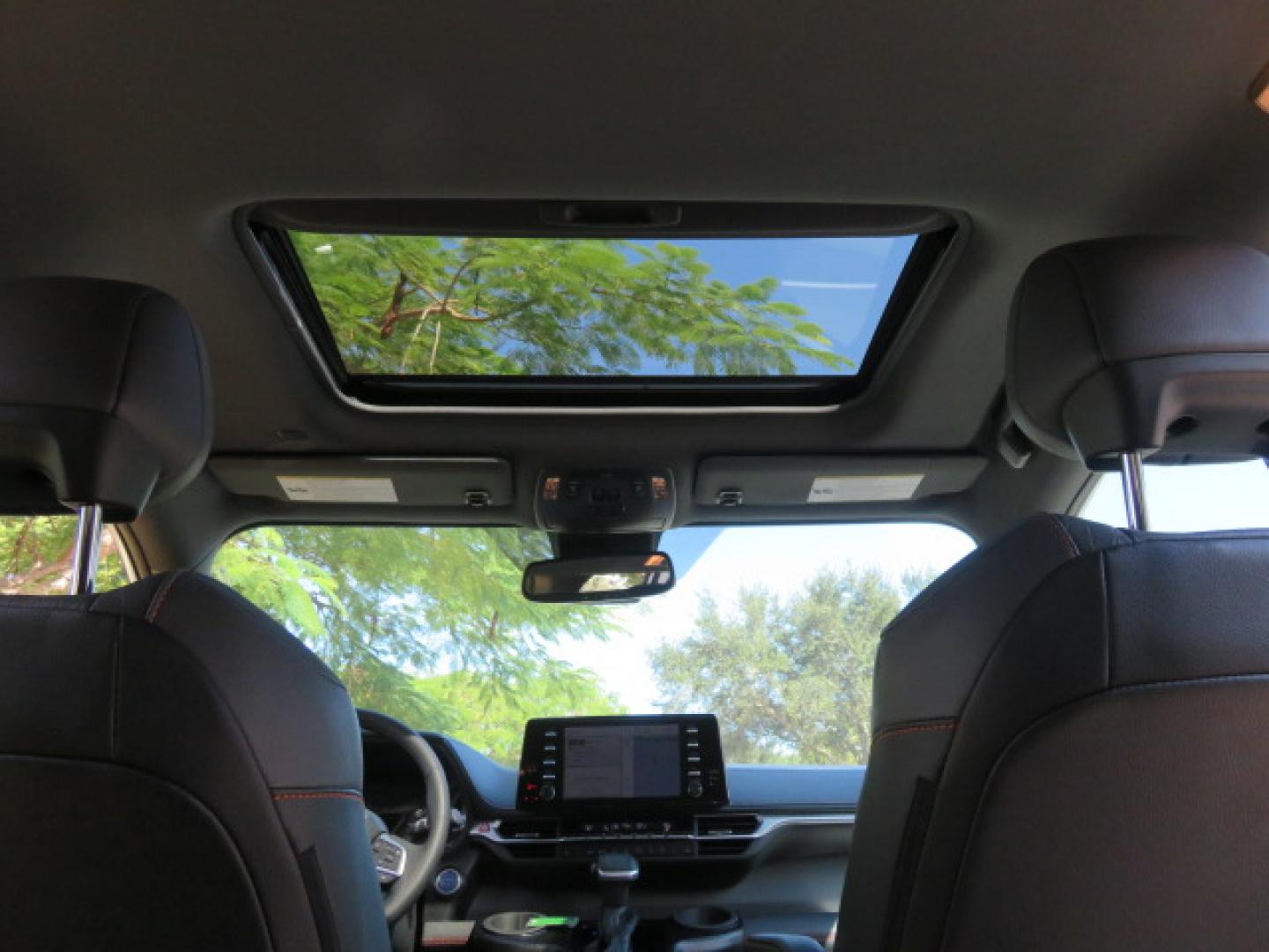 2023 White /Black Toyota Sienna XSE 7-Passenger (5TDXRKEC9PS) with an 2.5L L4 DOHC 16V HYBRID engine, CVT transmission, located at 4301 Oak Circle #19, Boca Raton, FL, 33431, (954) 561-2499, 26.388472, -80.084045 - Photo#69