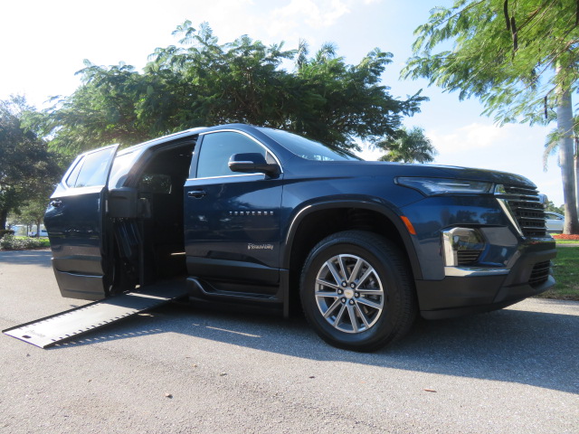 photo of 2023 Chevrolet Traverse LT Cloth FWD
