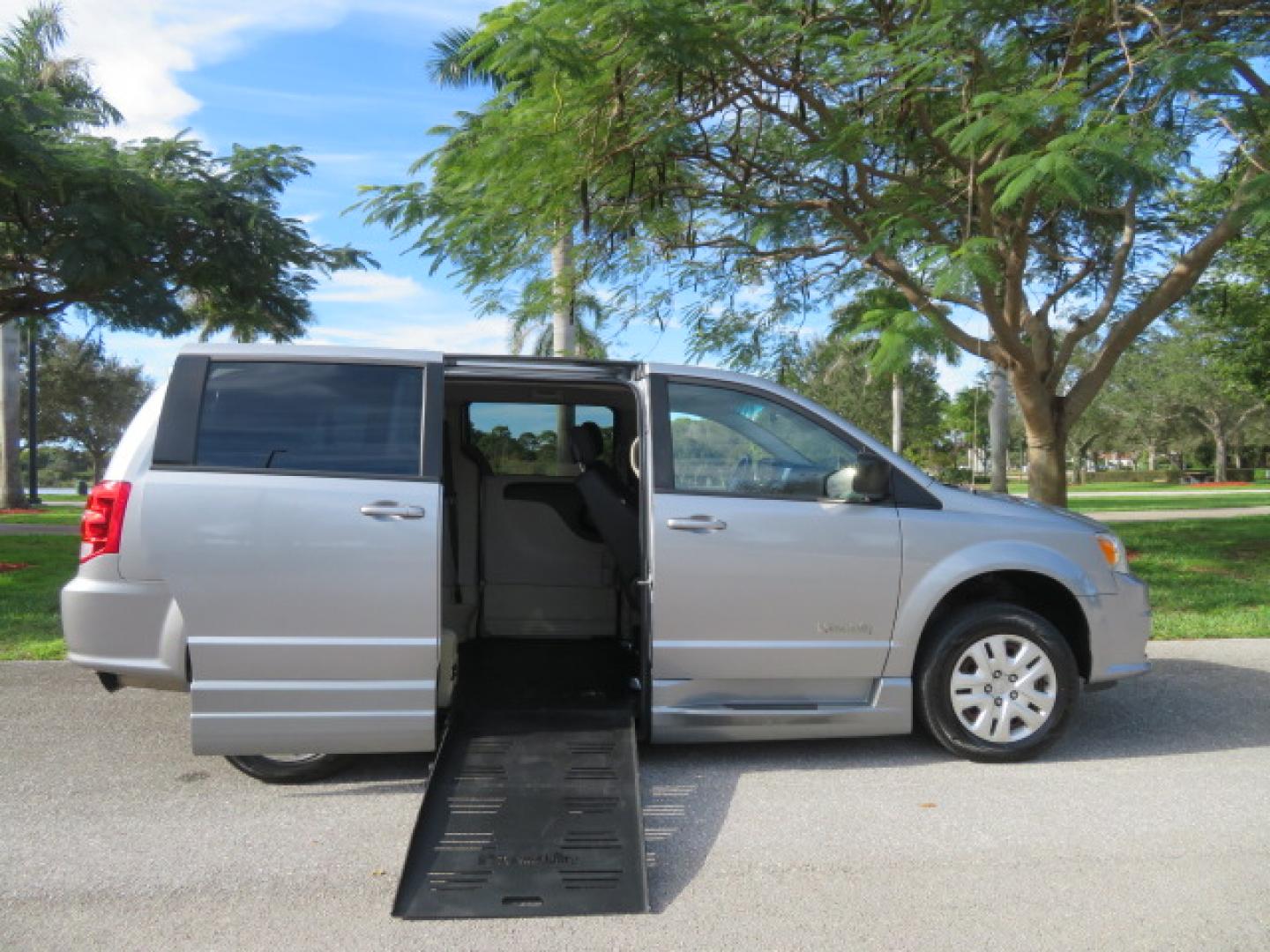 2018 Silver /Black Dodge Grand Caravan SE Plus (2C7WDGBG1JR) with an 3.6L V6 DOHC 24V engine, 6A transmission, located at 4301 Oak Circle #19, Boca Raton, FL, 33431, (954) 561-2499, 26.388472, -80.084045 - ? Supreme Motors and Mobility ? 2018 Dodge Grand Caravan SE – BraunAbility Entervan Conversion Upgrade your independence with this beautifully equipped 2018 Dodge Grand Caravan SE, featuring a BraunAbility Entervan Power Side-Entry Foldout Ramp Conversion. This van has been fully serviced, inc - Photo#39