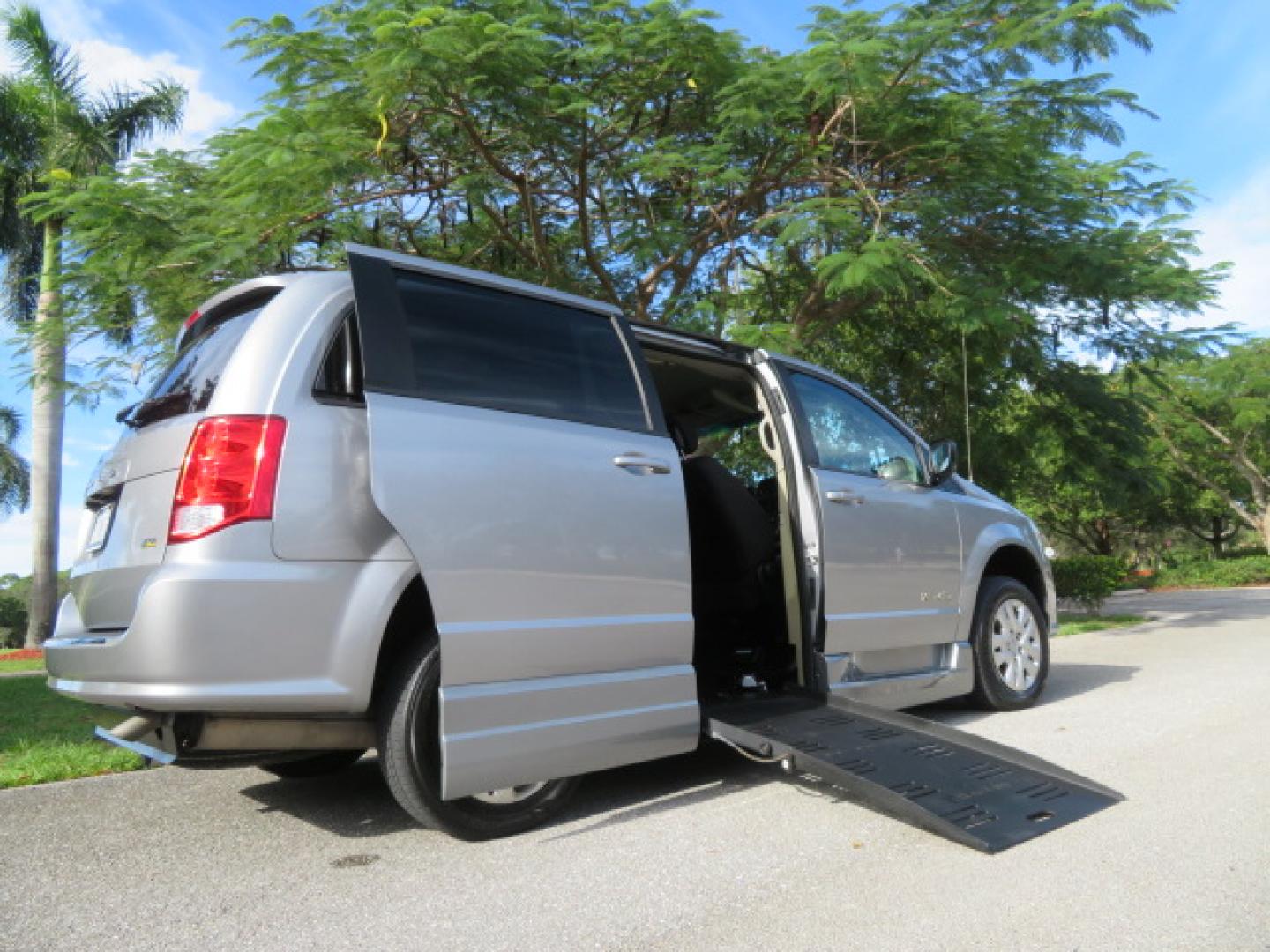 2018 Silver /Black Dodge Grand Caravan SE Plus (2C7WDGBG1JR) with an 3.6L V6 DOHC 24V engine, 6A transmission, located at 4301 Oak Circle #19, Boca Raton, FL, 33431, (954) 561-2499, 26.388472, -80.084045 - ? Supreme Motors and Mobility ? 2018 Dodge Grand Caravan SE – BraunAbility Entervan Conversion Upgrade your independence with this beautifully equipped 2018 Dodge Grand Caravan SE, featuring a BraunAbility Entervan Power Side-Entry Foldout Ramp Conversion. This van has been fully serviced, inc - Photo#2