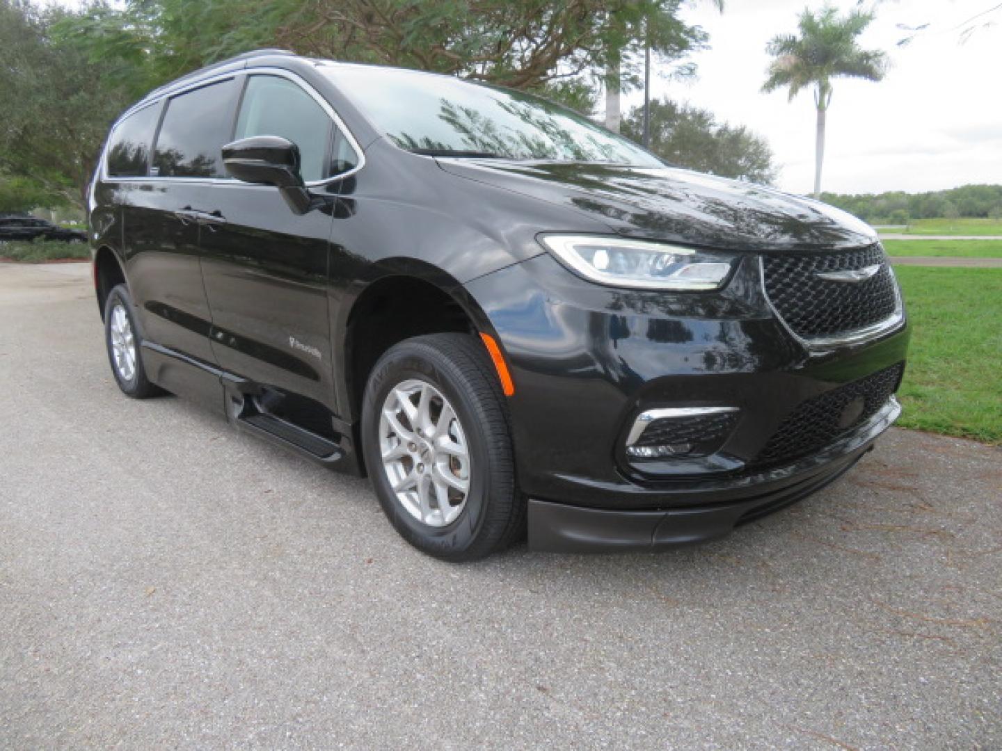 2022 Black /Black Chrysler Pacifica Touring-L (2C4RC1BG5NR) with an 3.6L V6 DOHC 24V engine, 9A transmission, located at 4301 Oak Circle #19, Boca Raton, FL, 33431, (954) 561-2499, 26.388472, -80.084045 - You are looking at a Gorgeous 2022 Chrysler Pacifica Touring L Braunability Power In Floor XI Conversion Handicap Wheelchair Conversion Van with only 9200 Miles and fully loaded with the following options: passenger Side Q Lock System, Q Straint Tie Down System, Adaptive Cruise Control with Stop and - Photo#10