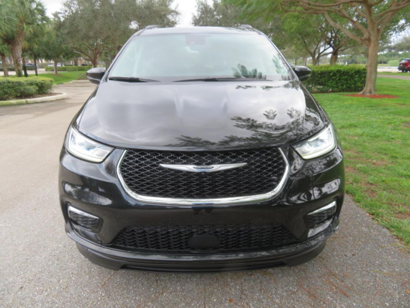 2022 Black /Black Chrysler Pacifica Touring-L (2C4RC1BG5NR) with an 3.6L V6 DOHC 24V engine, 9A transmission, located at 4301 Oak Circle #19, Boca Raton, FL, 33431, (954) 561-2499, 26.388472, -80.084045 - You are looking at a Gorgeous 2022 Chrysler Pacifica Touring L Braunability Power In Floor XI Conversion Handicap Wheelchair Conversion Van with only 9200 Miles and fully loaded with the following options: passenger Side Q Lock System, Q Straint Tie Down System, Adaptive Cruise Control with Stop and - Photo#12