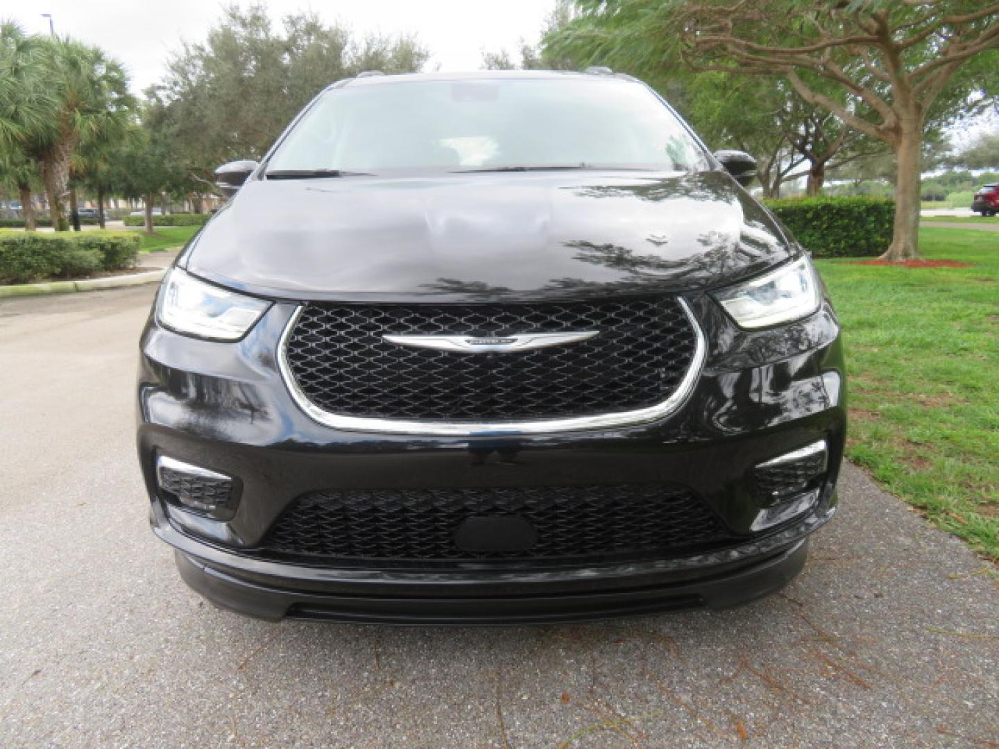 2022 Black /Black Chrysler Pacifica Touring-L (2C4RC1BG5NR) with an 3.6L V6 DOHC 24V engine, 9A transmission, located at 4301 Oak Circle #19, Boca Raton, FL, 33431, (954) 561-2499, 26.388472, -80.084045 - You are looking at a Gorgeous 2022 Chrysler Pacifica Touring L Braunability Power In Floor XI Conversion Handicap Wheelchair Conversion Van with only 9200 Miles and fully loaded with the following options: passenger Side Q Lock System, Q Straint Tie Down System, Adaptive Cruise Control with Stop and - Photo#11