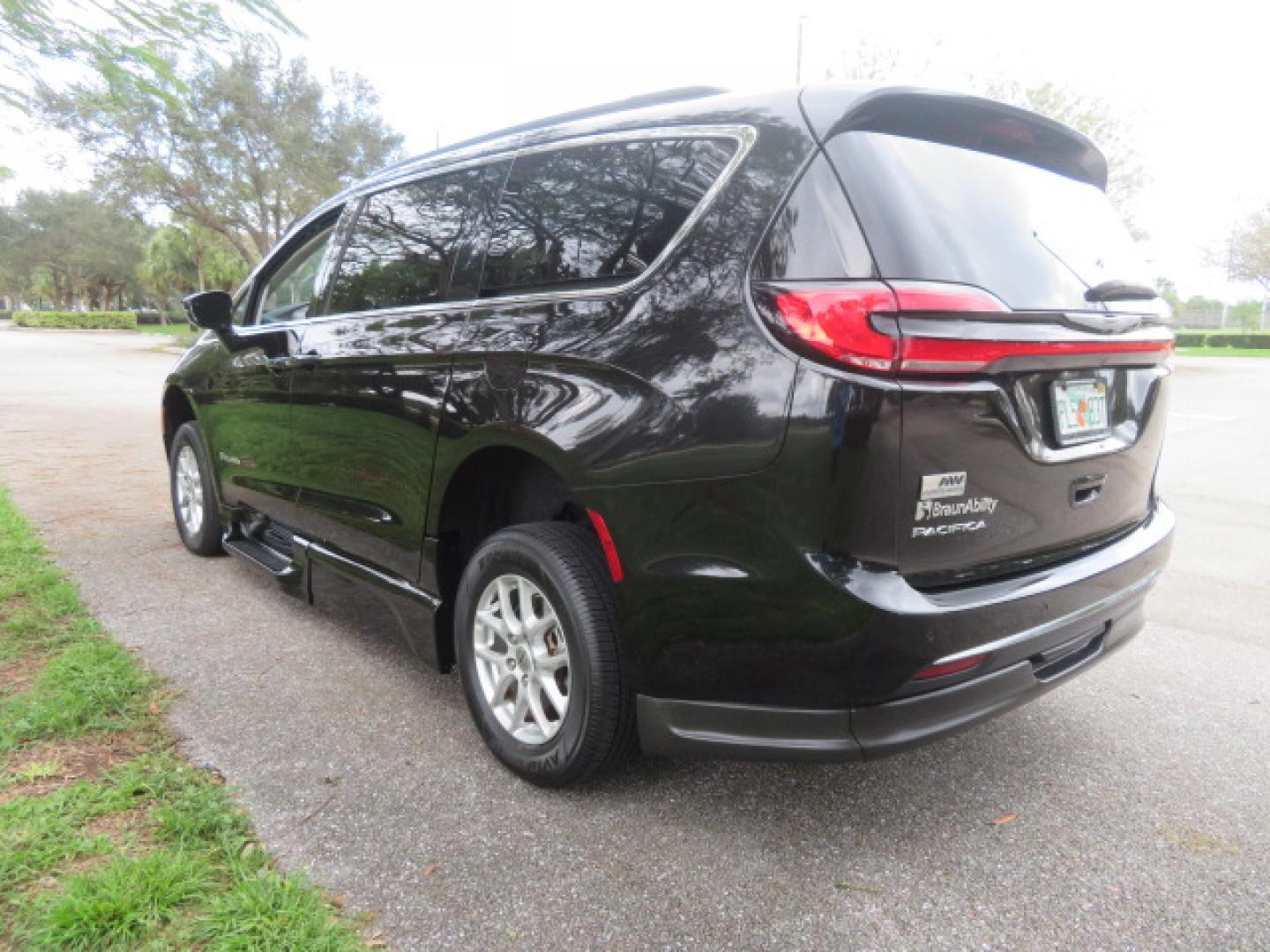 2022 Black /Black Chrysler Pacifica Touring-L (2C4RC1BG5NR) with an 3.6L V6 DOHC 24V engine, 9A transmission, located at 4301 Oak Circle #19, Boca Raton, FL, 33431, (954) 561-2499, 26.388472, -80.084045 - You are looking at a Gorgeous 2022 Chrysler Pacifica Touring L Braunability Power In Floor XI Conversion Handicap Wheelchair Conversion Van with only 9200 Miles and fully loaded with the following options: passenger Side Q Lock System, Q Straint Tie Down System, Adaptive Cruise Control with Stop and - Photo#15