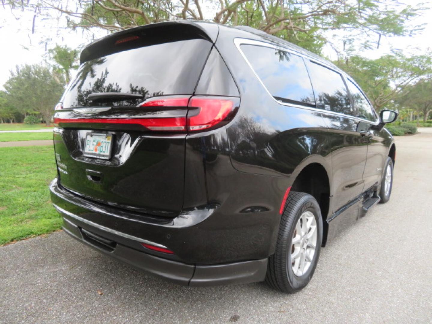 2022 Black /Black Chrysler Pacifica Touring-L (2C4RC1BG5NR) with an 3.6L V6 DOHC 24V engine, 9A transmission, located at 4301 Oak Circle #19, Boca Raton, FL, 33431, (954) 561-2499, 26.388472, -80.084045 - You are looking at a Gorgeous 2022 Chrysler Pacifica Touring L Braunability Power In Floor XI Conversion Handicap Wheelchair Conversion Van with only 9200 Miles and fully loaded with the following options: passenger Side Q Lock System, Q Straint Tie Down System, Adaptive Cruise Control with Stop and - Photo#17