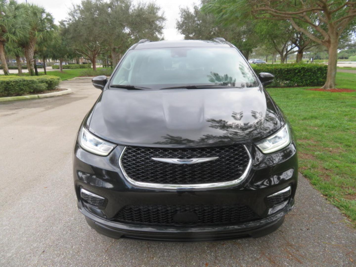 2022 Black /Black Chrysler Pacifica Touring-L (2C4RC1BG5NR) with an 3.6L V6 DOHC 24V engine, 9A transmission, located at 4301 Oak Circle #19, Boca Raton, FL, 33431, (954) 561-2499, 26.388472, -80.084045 - You are looking at a Gorgeous 2022 Chrysler Pacifica Touring L Braunability Power In Floor XI Conversion Handicap Wheelchair Conversion Van with only 9200 Miles and fully loaded with the following options: passenger Side Q Lock System, Q Straint Tie Down System, Adaptive Cruise Control with Stop and - Photo#21