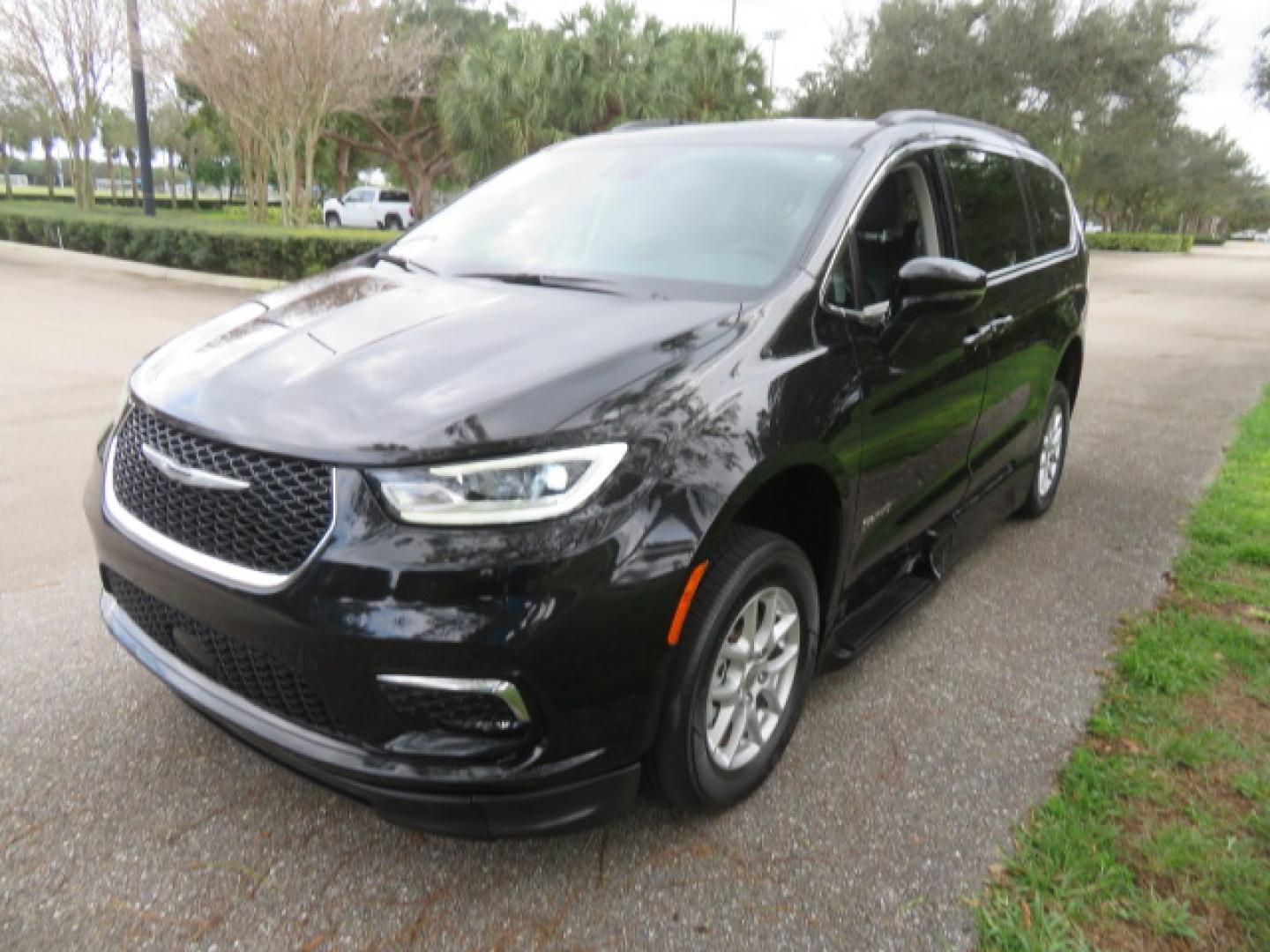 2022 Black /Black Chrysler Pacifica Touring-L (2C4RC1BG5NR) with an 3.6L V6 DOHC 24V engine, 9A transmission, located at 4301 Oak Circle #19, Boca Raton, FL, 33431, (954) 561-2499, 26.388472, -80.084045 - You are looking at a Gorgeous 2022 Chrysler Pacifica Touring L Braunability Power In Floor XI Conversion Handicap Wheelchair Conversion Van with only 9200 Miles and fully loaded with the following options: passenger Side Q Lock System, Q Straint Tie Down System, Adaptive Cruise Control with Stop and - Photo#22