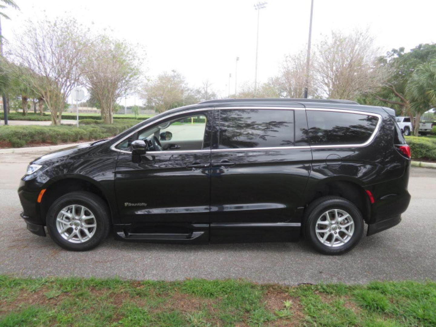 2022 Black /Black Chrysler Pacifica Touring-L (2C4RC1BG5NR) with an 3.6L V6 DOHC 24V engine, 9A transmission, located at 4301 Oak Circle #19, Boca Raton, FL, 33431, (954) 561-2499, 26.388472, -80.084045 - You are looking at a Gorgeous 2022 Chrysler Pacifica Touring L Braunability Power In Floor XI Conversion Handicap Wheelchair Conversion Van with only 9200 Miles and fully loaded with the following options: passenger Side Q Lock System, Q Straint Tie Down System, Adaptive Cruise Control with Stop and - Photo#23