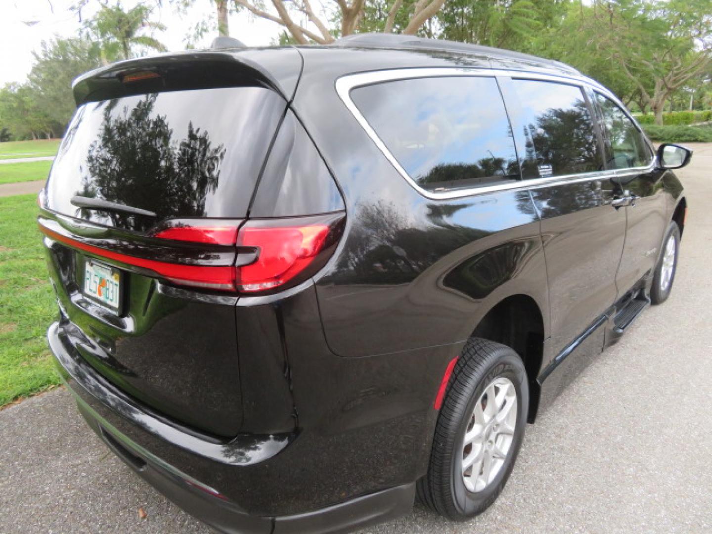 2022 Black /Black Chrysler Pacifica Touring-L (2C4RC1BG5NR) with an 3.6L V6 DOHC 24V engine, 9A transmission, located at 4301 Oak Circle #19, Boca Raton, FL, 33431, (954) 561-2499, 26.388472, -80.084045 - You are looking at a Gorgeous 2022 Chrysler Pacifica Touring L Braunability Power In Floor XI Conversion Handicap Wheelchair Conversion Van with only 9200 Miles and fully loaded with the following options: passenger Side Q Lock System, Q Straint Tie Down System, Adaptive Cruise Control with Stop and - Photo#26