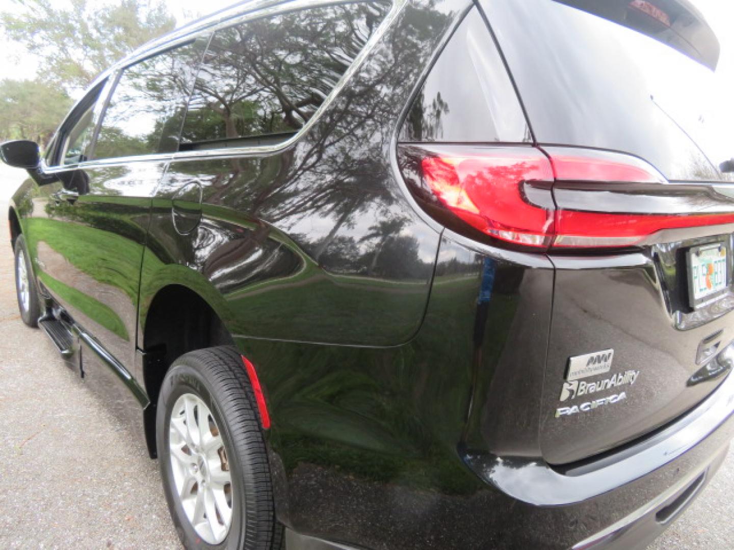 2022 Black /Black Chrysler Pacifica Touring-L (2C4RC1BG5NR) with an 3.6L V6 DOHC 24V engine, 9A transmission, located at 4301 Oak Circle #19, Boca Raton, FL, 33431, (954) 561-2499, 26.388472, -80.084045 - You are looking at a Gorgeous 2022 Chrysler Pacifica Touring L Braunability Power In Floor XI Conversion Handicap Wheelchair Conversion Van with only 9200 Miles and fully loaded with the following options: passenger Side Q Lock System, Q Straint Tie Down System, Adaptive Cruise Control with Stop and - Photo#35