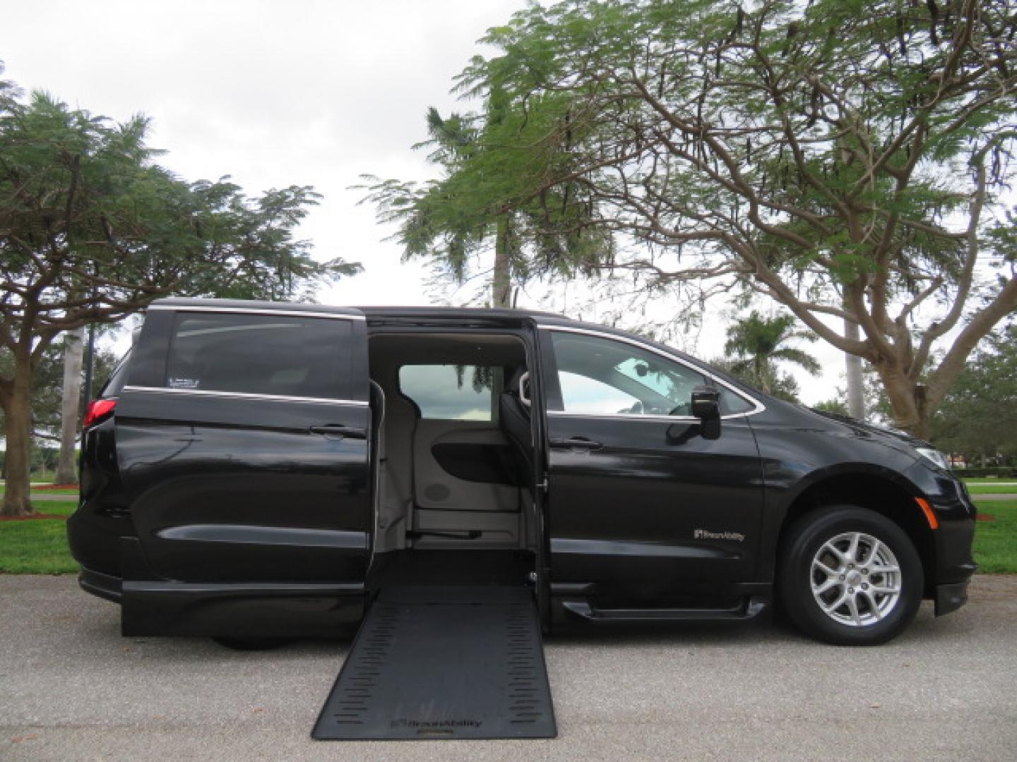 2022 Black /Black Chrysler Pacifica Touring-L (2C4RC1BG5NR) with an 3.6L V6 DOHC 24V engine, 9A transmission, located at 4301 Oak Circle #19, Boca Raton, FL, 33431, (954) 561-2499, 26.388472, -80.084045 - You are looking at a Gorgeous 2022 Chrysler Pacifica Touring L Braunability Power In Floor XI Conversion Handicap Wheelchair Conversion Van with only 9200 Miles and fully loaded with the following options: passenger Side Q Lock System, Q Straint Tie Down System, Adaptive Cruise Control with Stop and - Photo#40